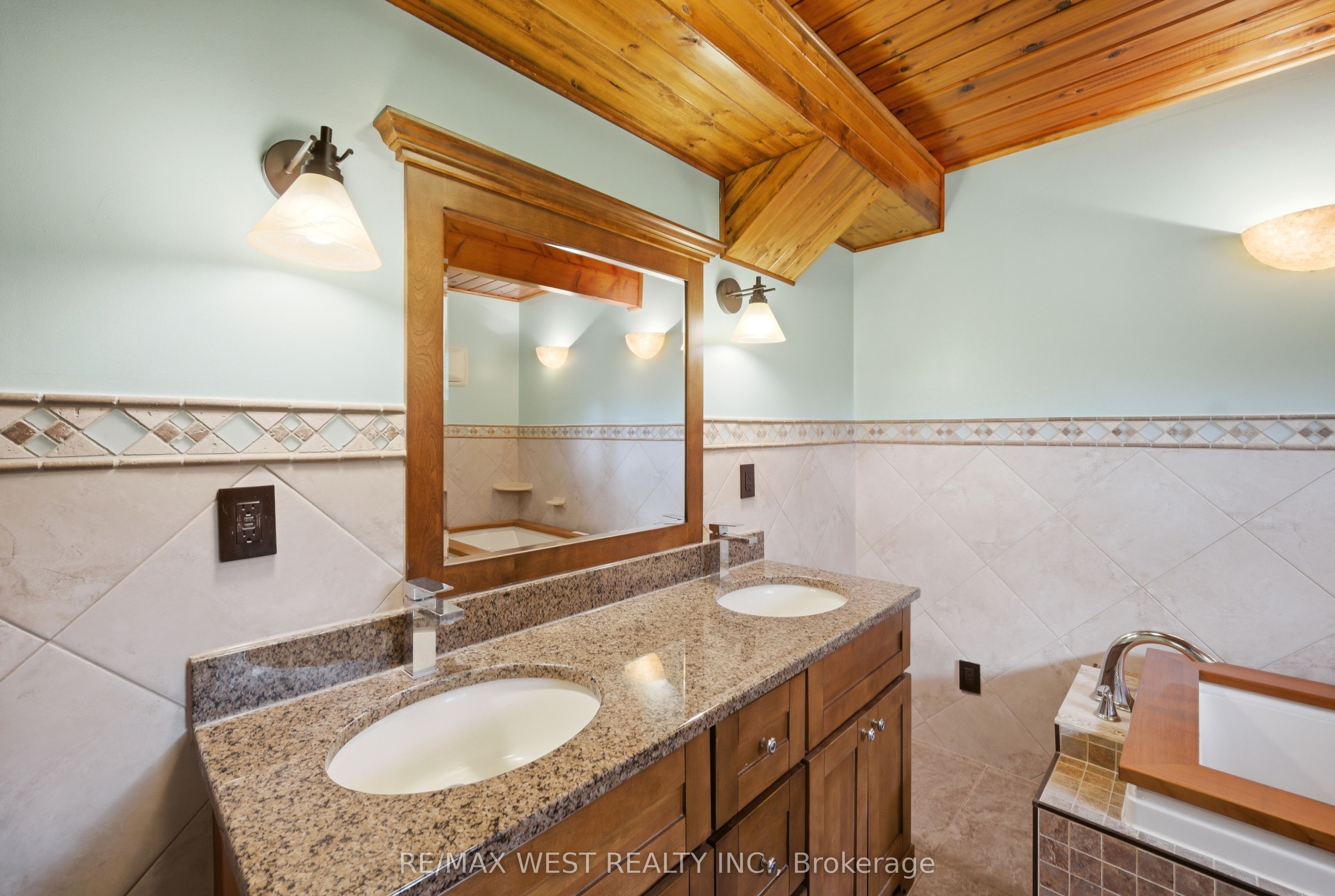 61 Antigua Drive Property Photo 26