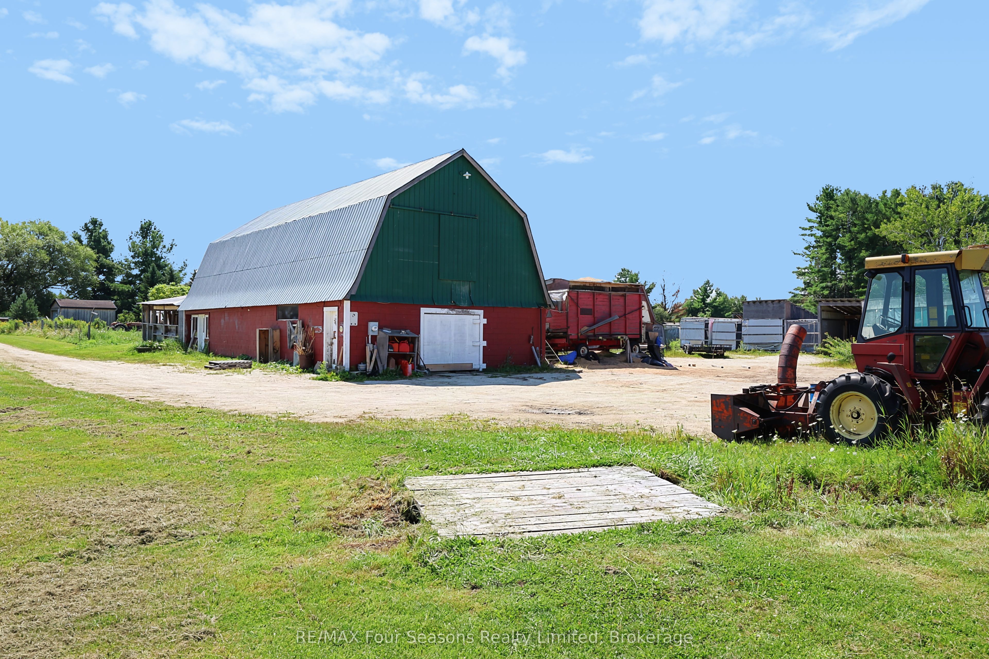 2140 5th Concession N Property Photo 5