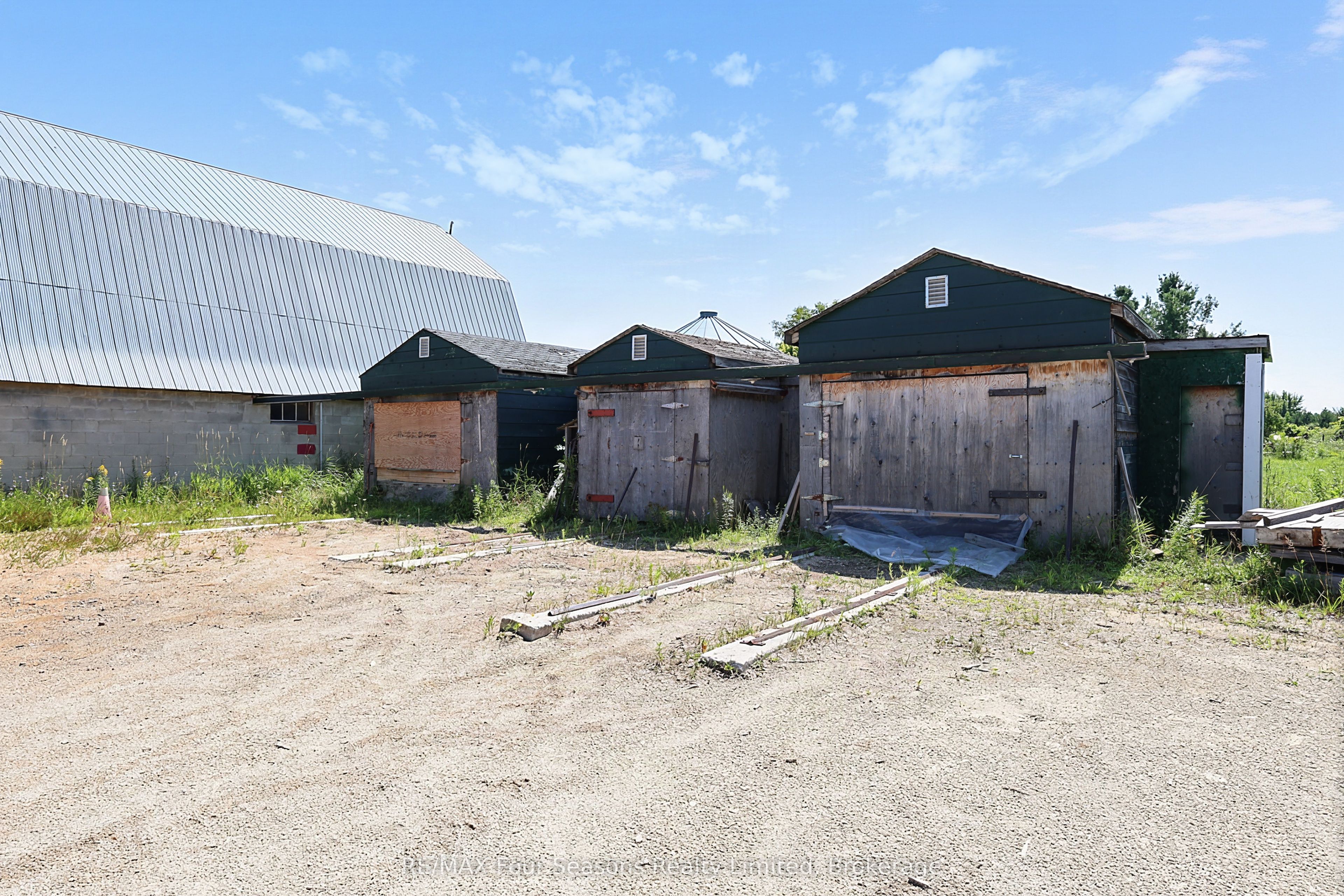 2140 5th Concession N Property Photo 24