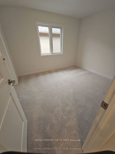 5 Abbey Crescent Property Photo 4