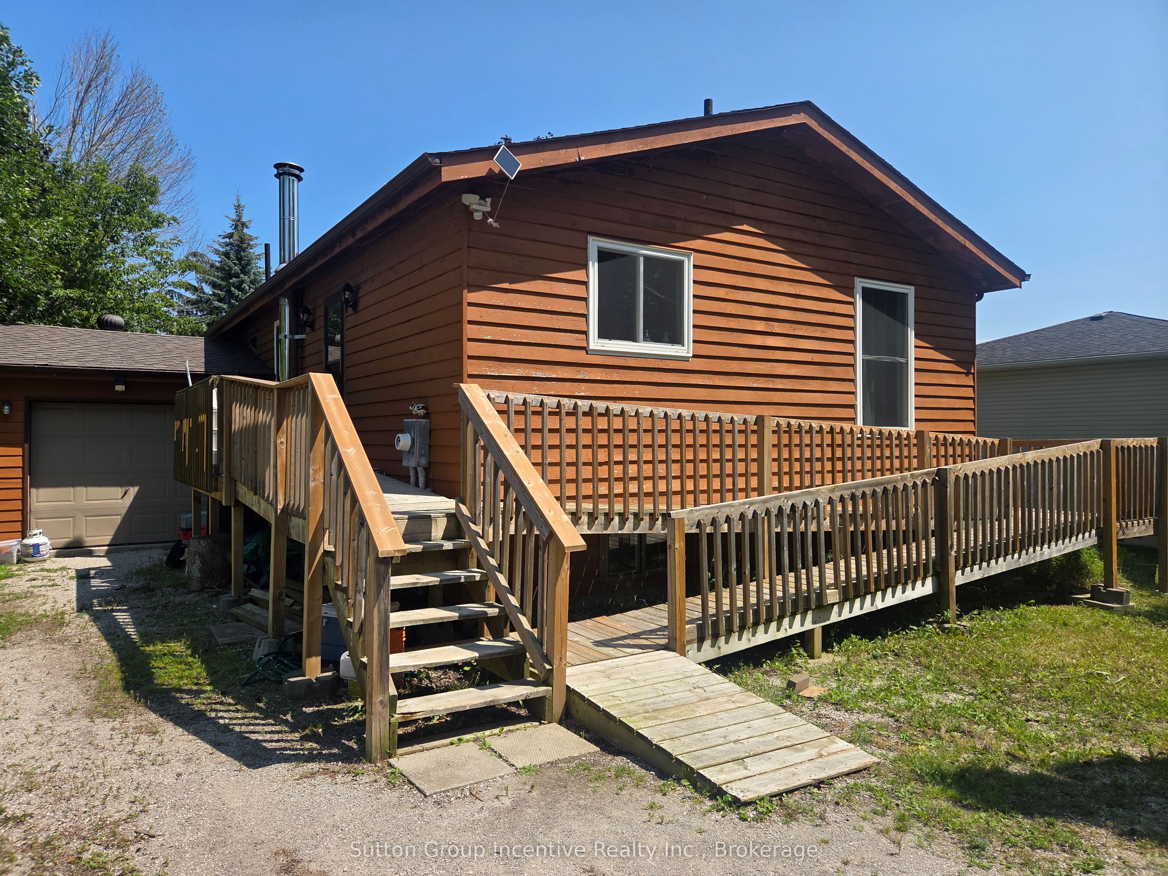 3985 Joyland Drive Property Photo 1