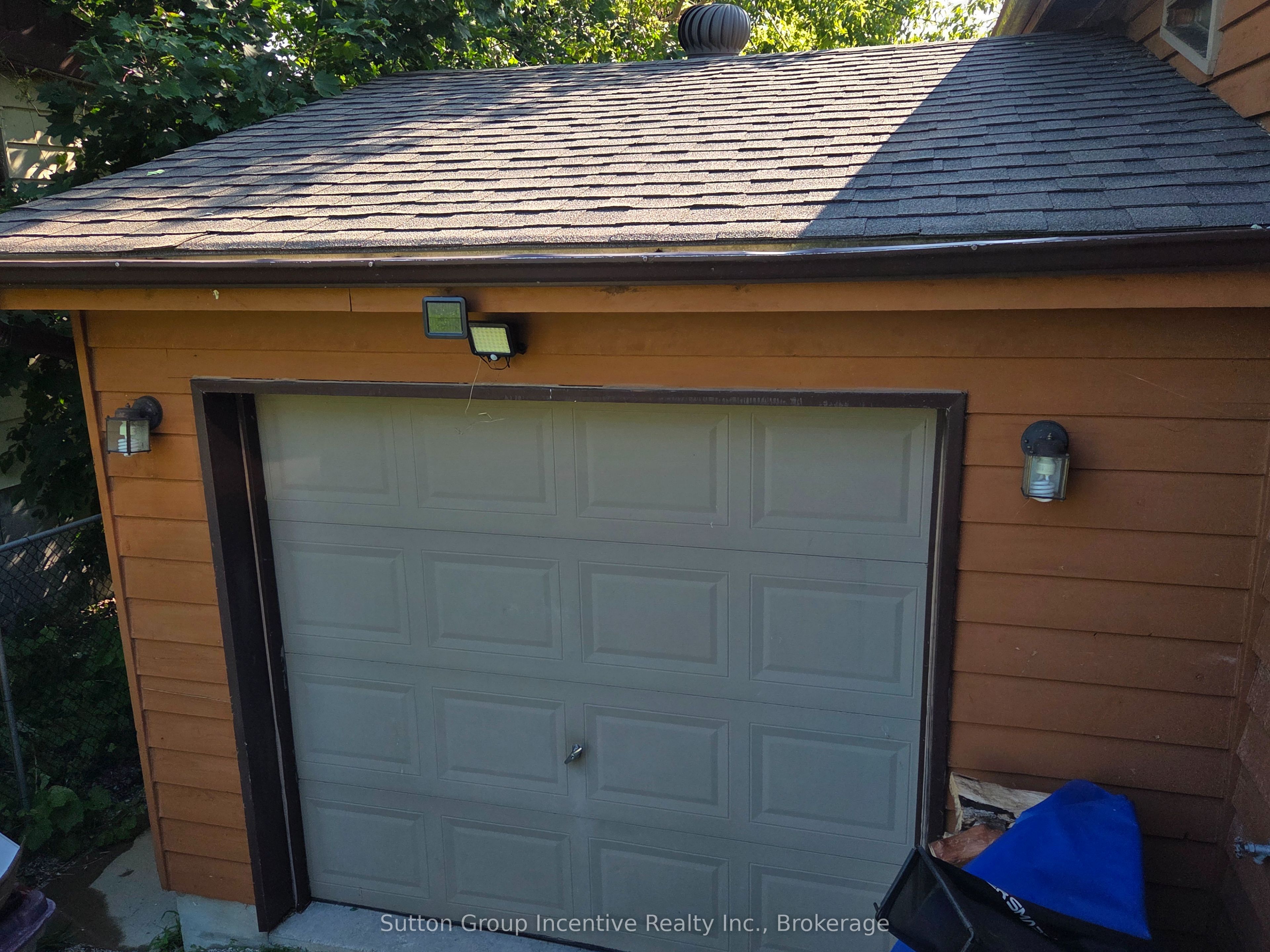 3985 Joyland Drive Property Photo 4