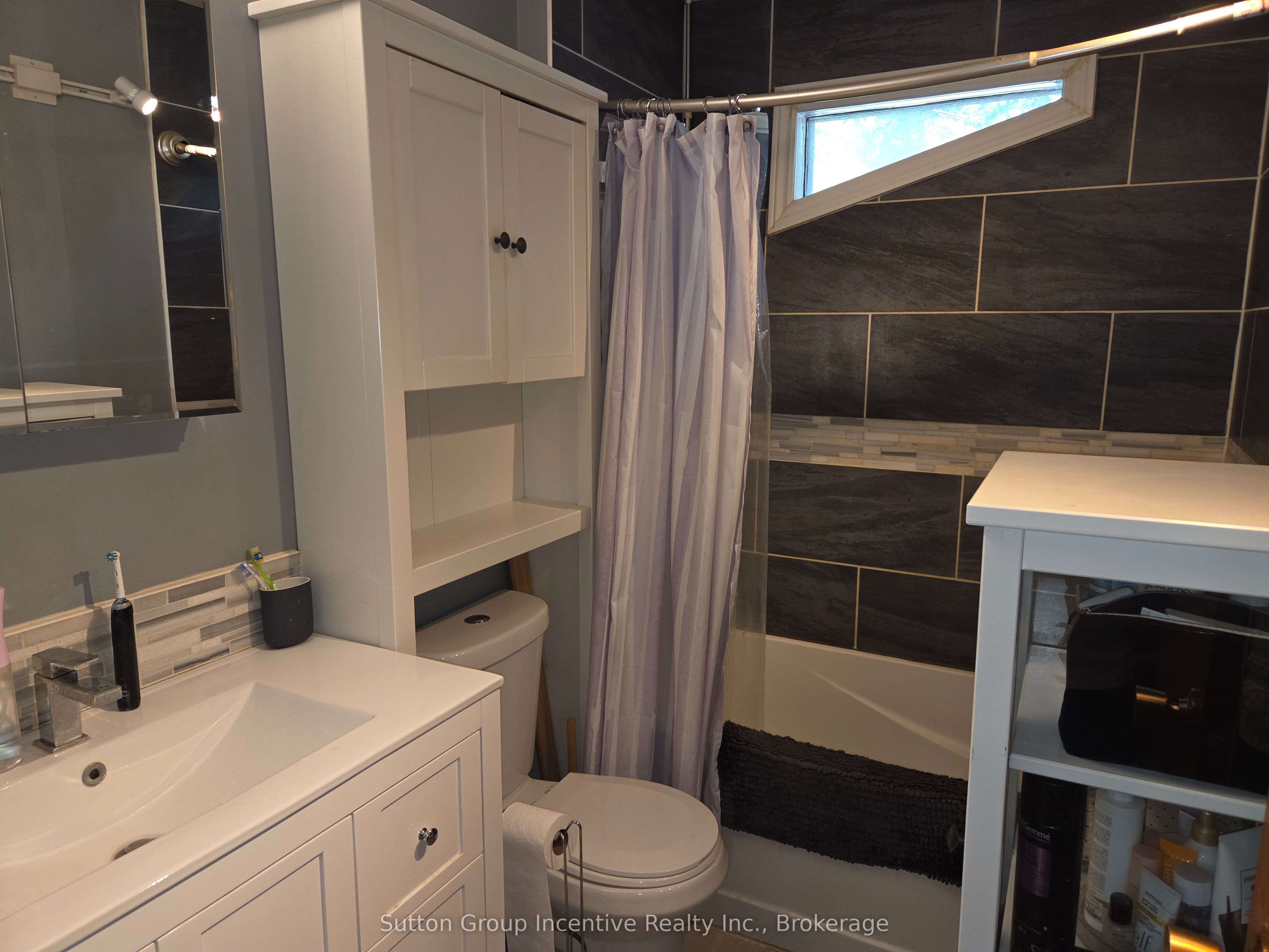 3985 Joyland Drive Property Photo 16