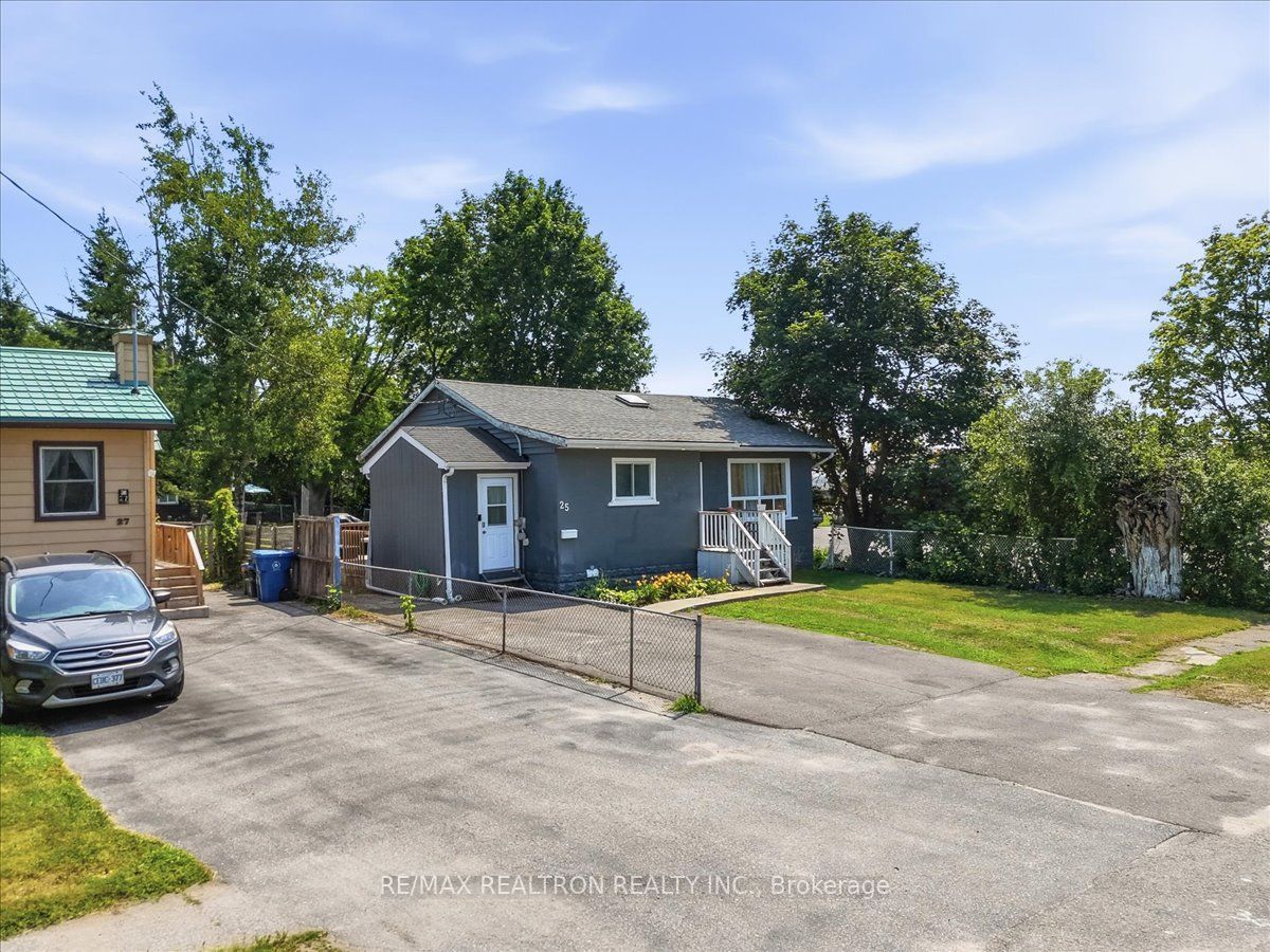 25 Simcoe Street Property Photo 1