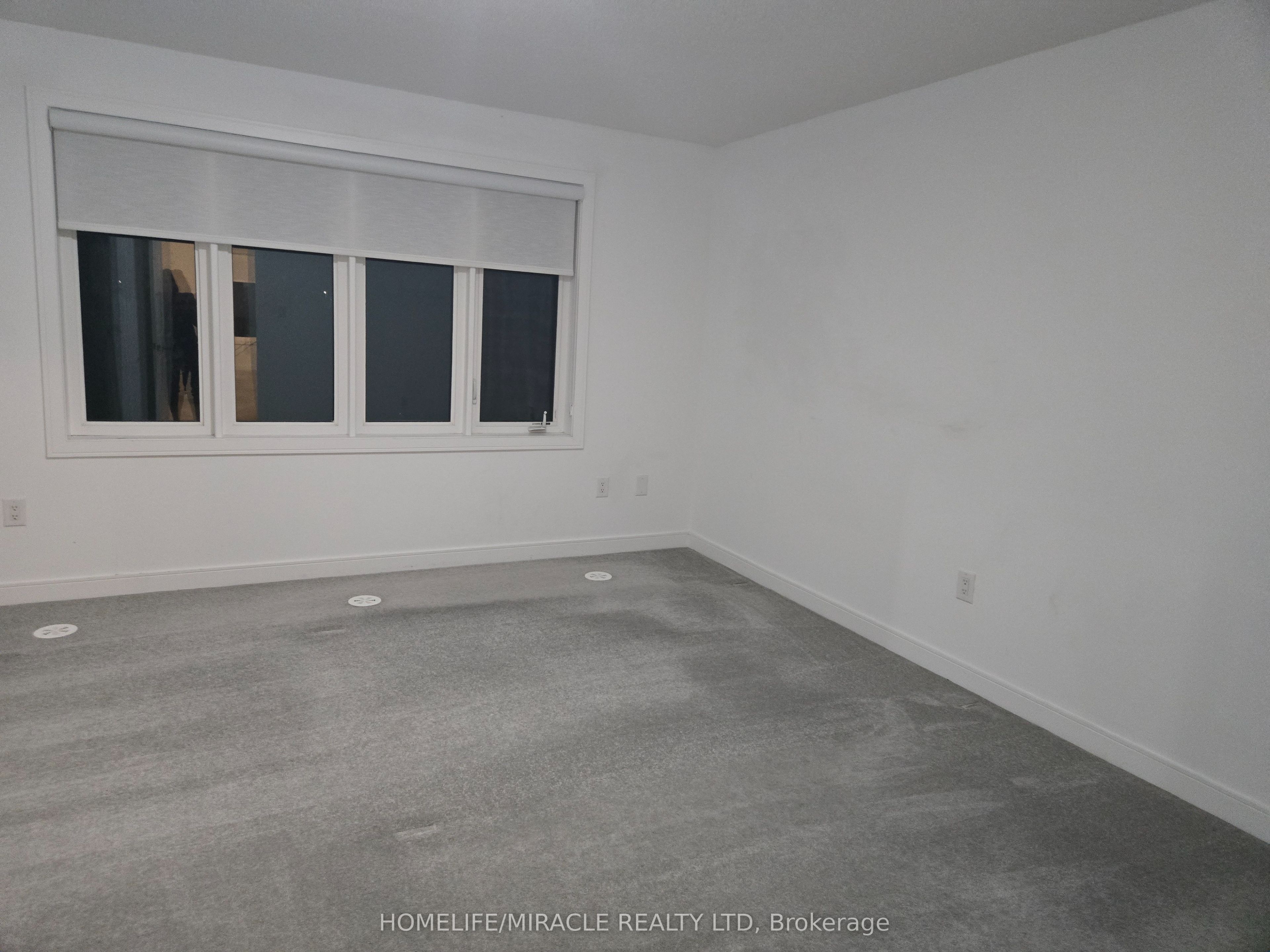 52 Blue Forest Crescent Property Photo 2