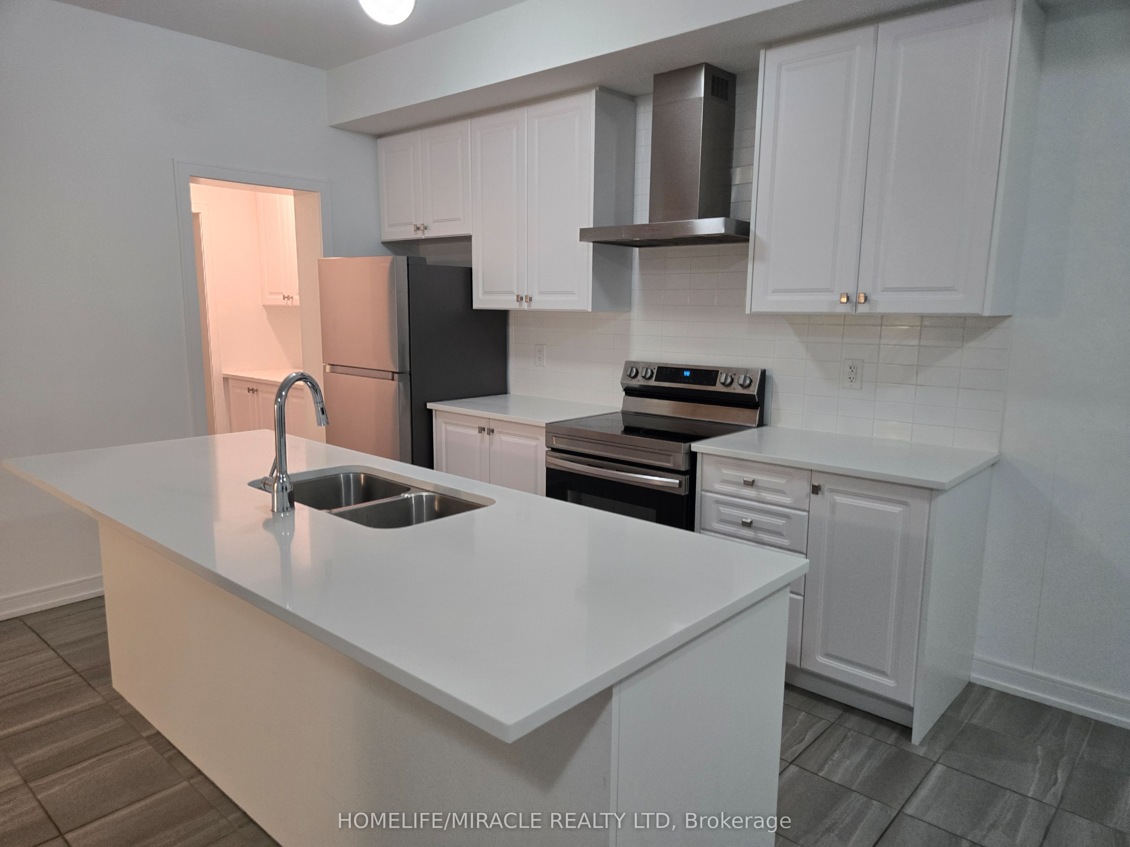 52 Blue Forest Crescent Property Photo 6