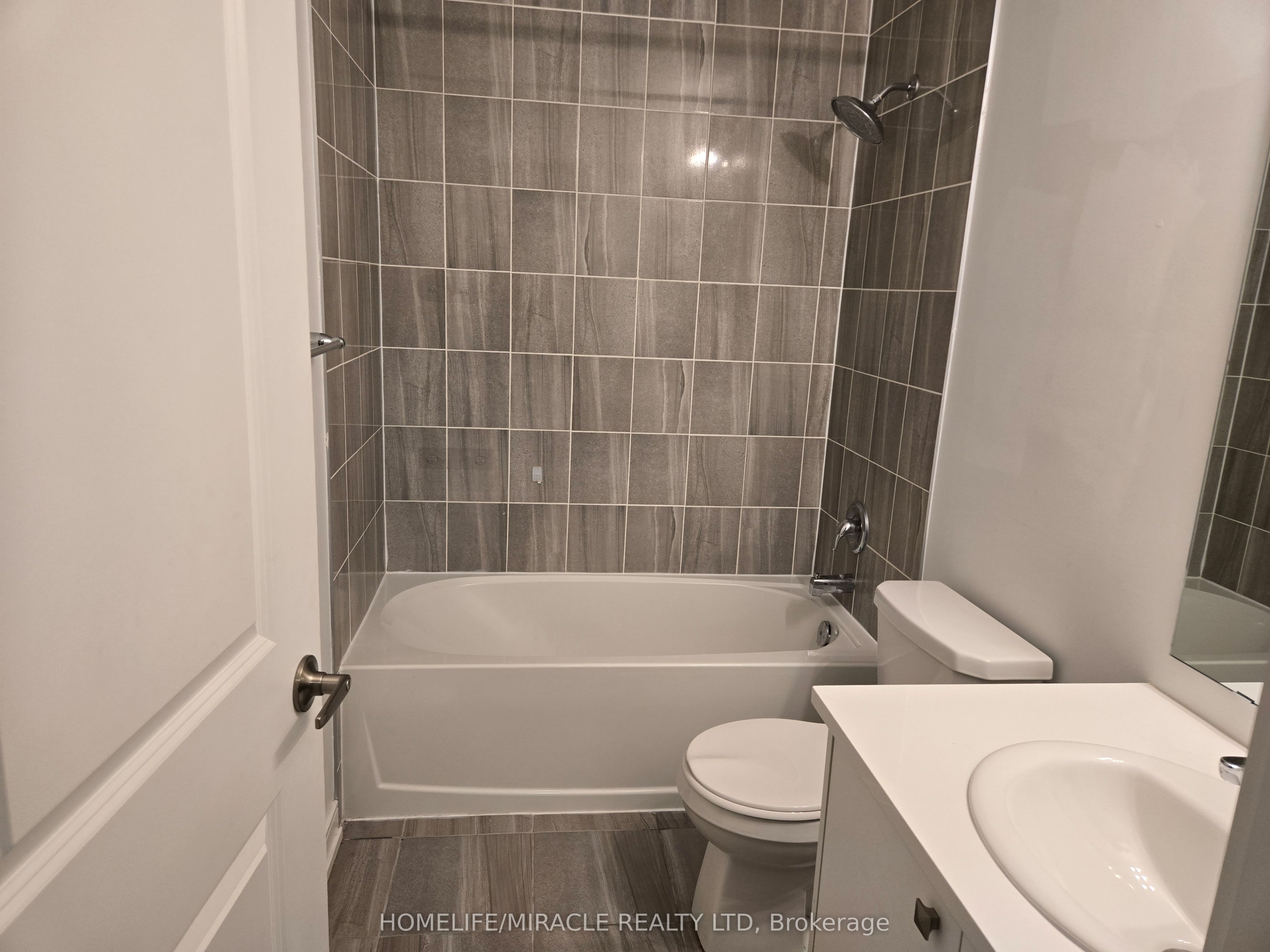 52 Blue Forest Crescent Property Photo 13
