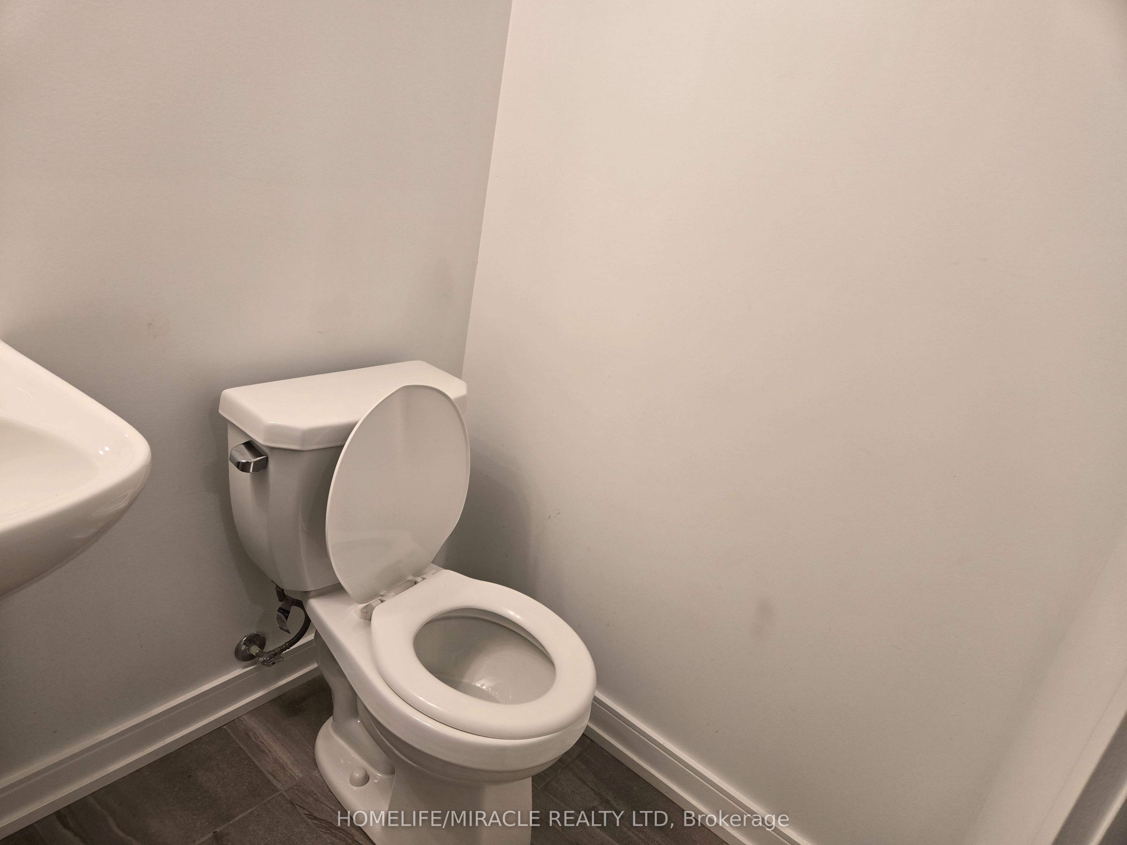 52 Blue Forest Crescent Property Photo 14