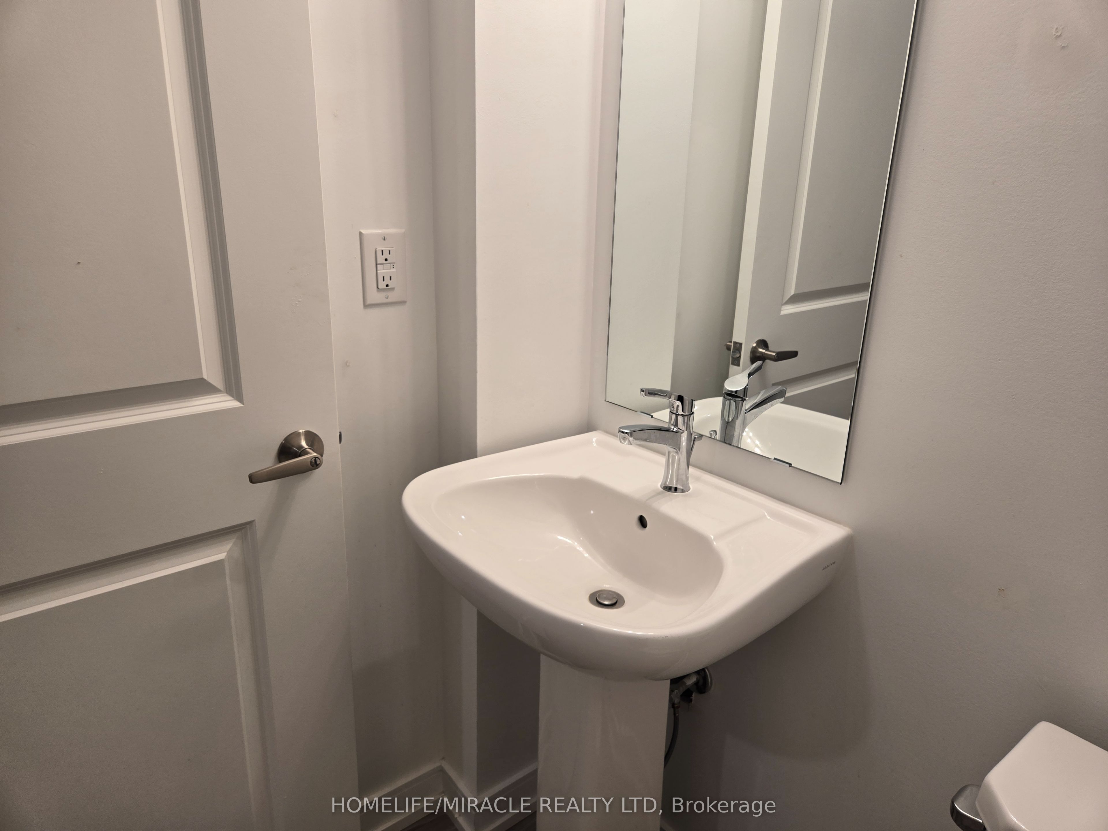 52 Blue Forest Crescent Property Photo 15