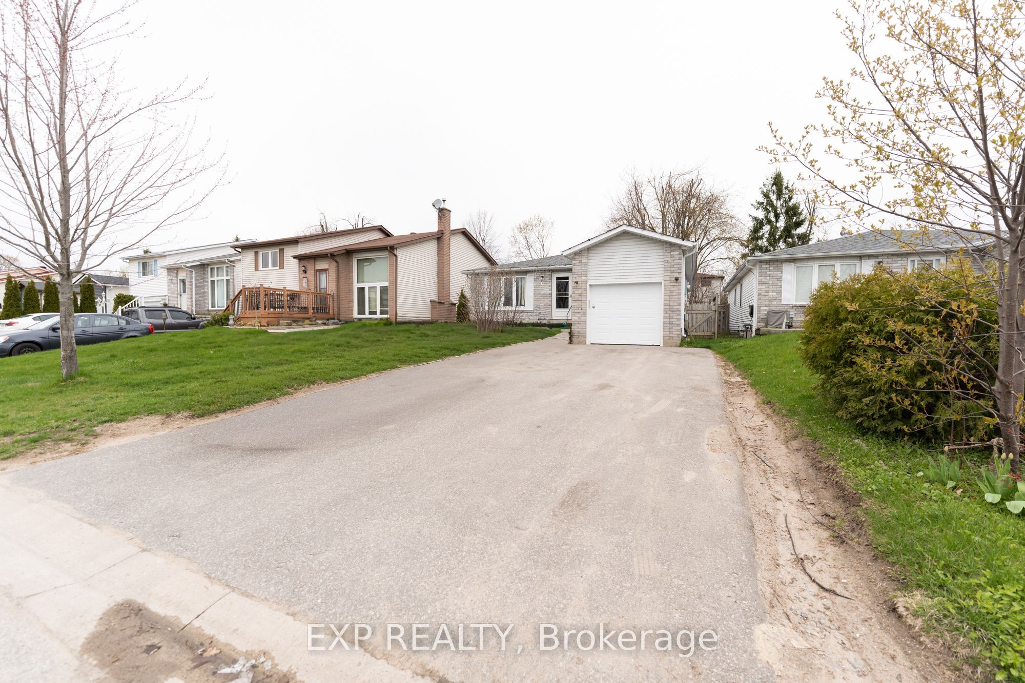 6 Hickling Trail Property Photo 2