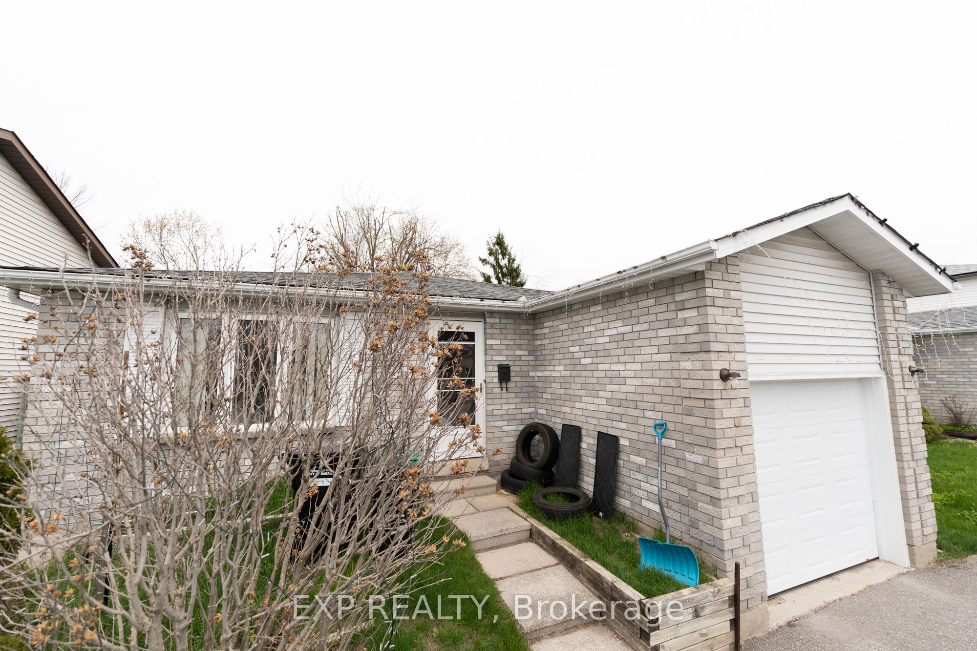 6 Hickling Trail Property Photo 3