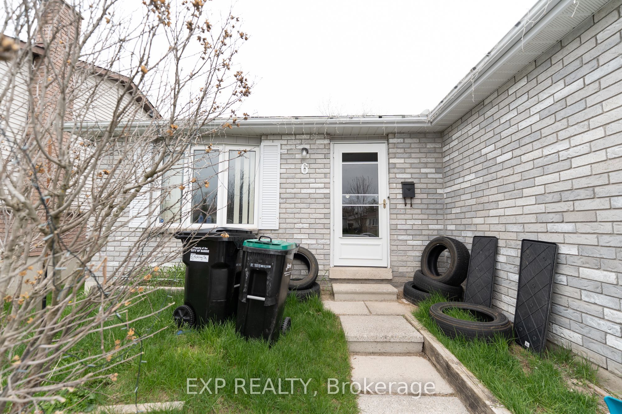6 Hickling Trail Property Photo 4