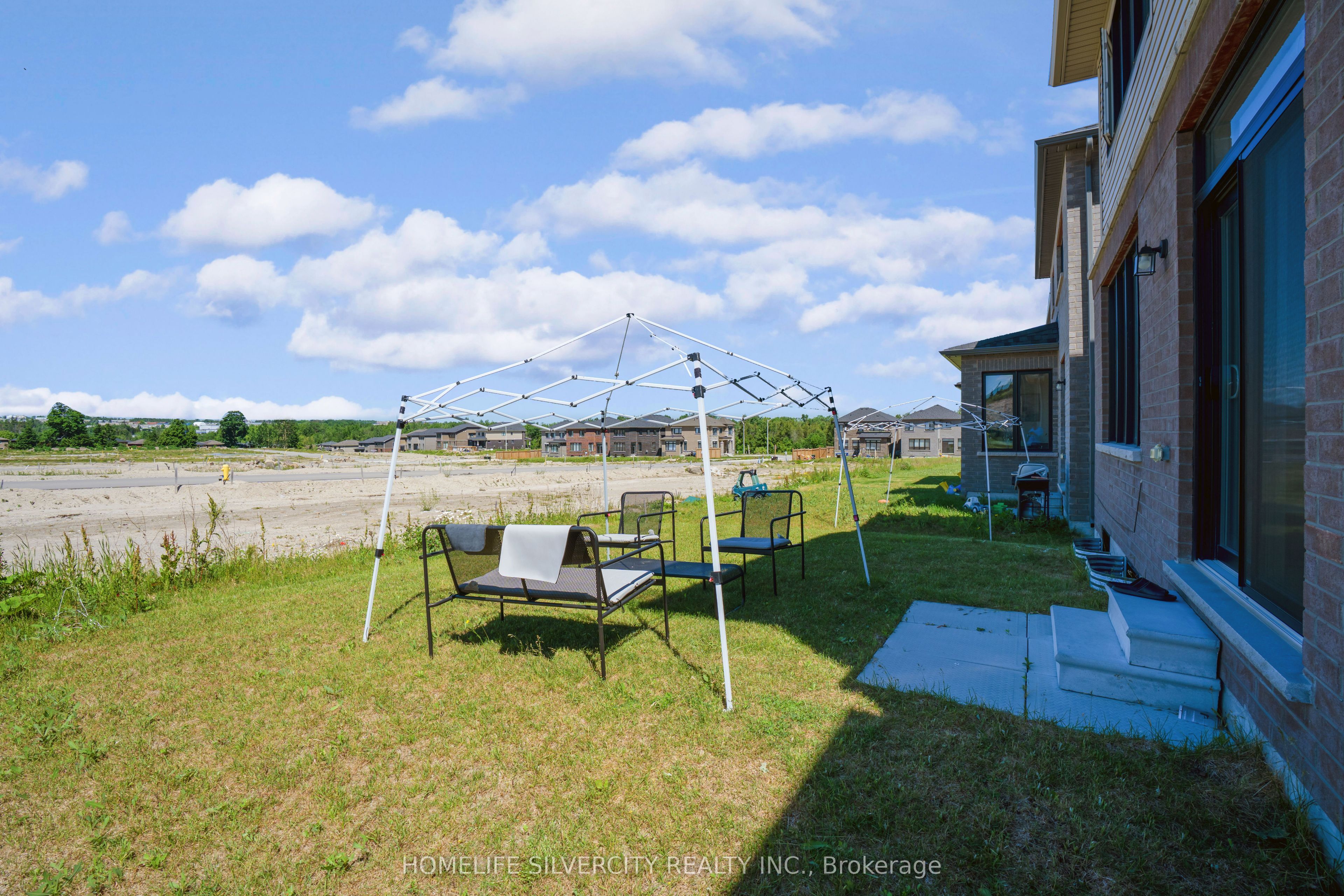 12 Kingsbury Trail Property Photo 43