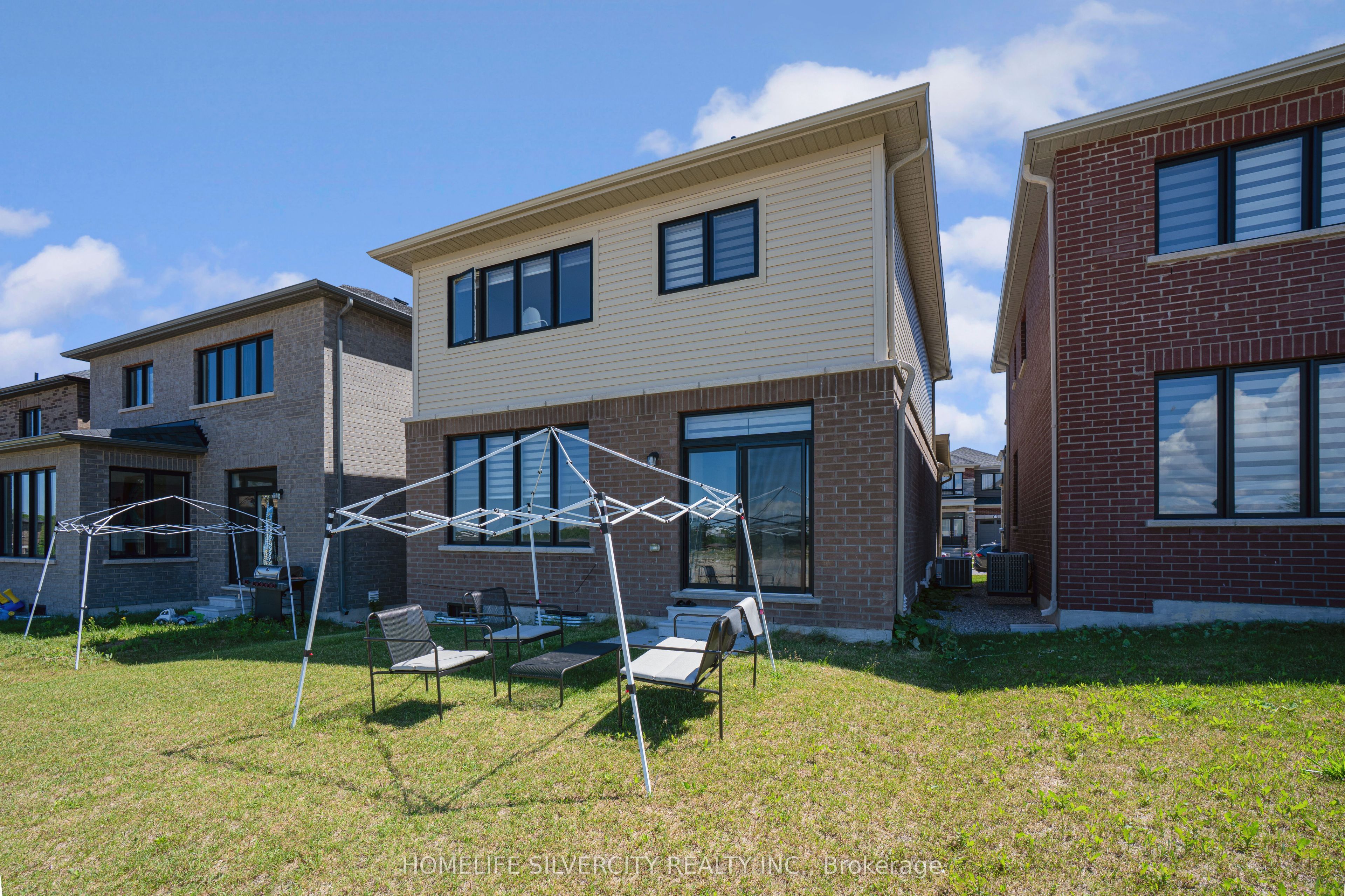 12 Kingsbury Trail Property Photo 44