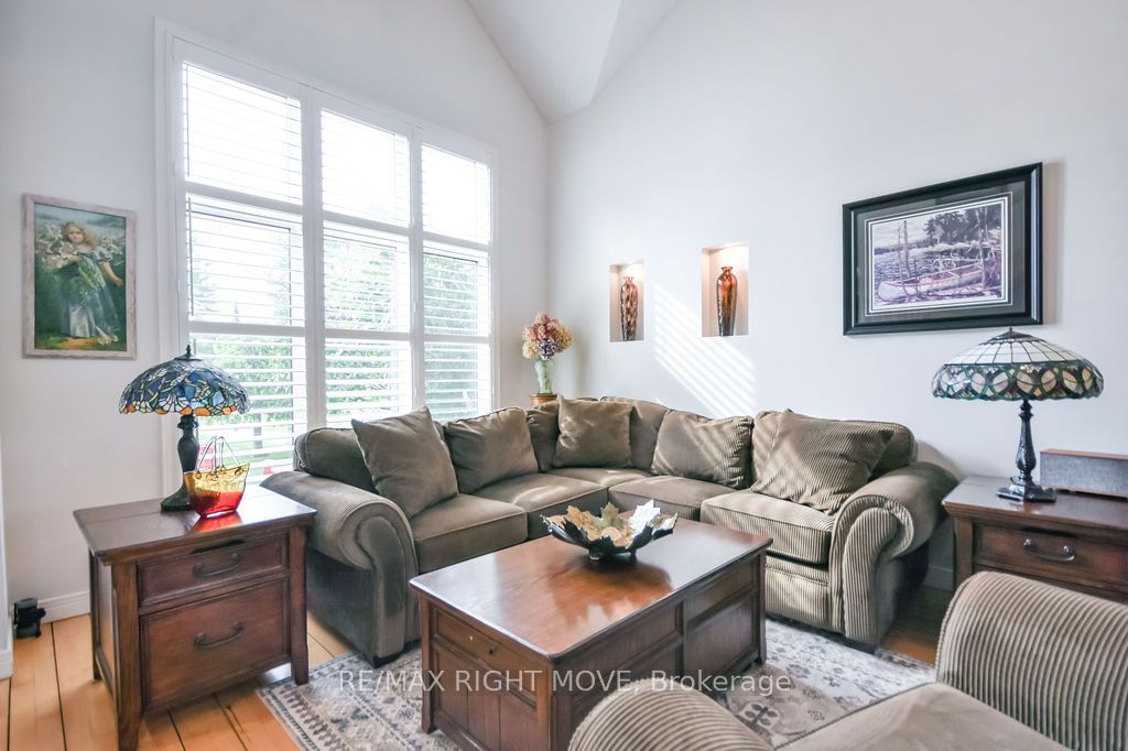 2640 Westshore Crescent Property Photo 4