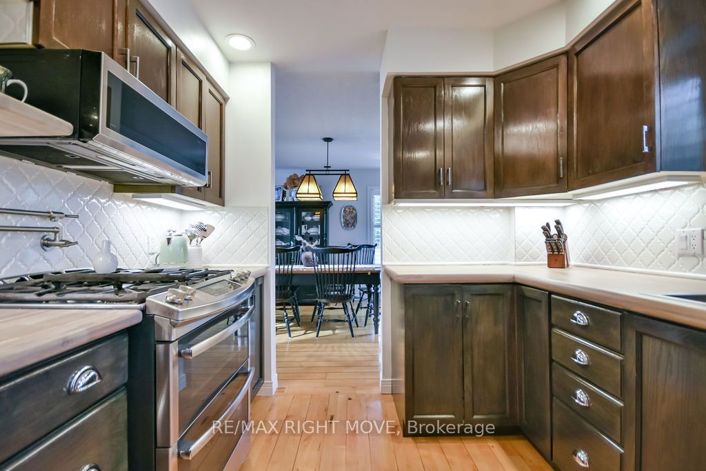 2640 Westshore Crescent Property Photo 11