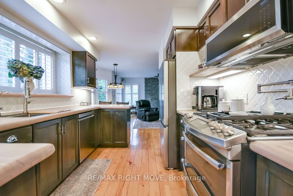 2640 Westshore Crescent Property Photo 12