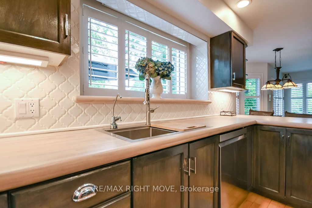 2640 Westshore Crescent Property Photo 13