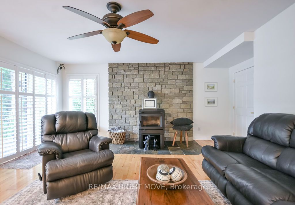 2640 Westshore Crescent Property Photo 15