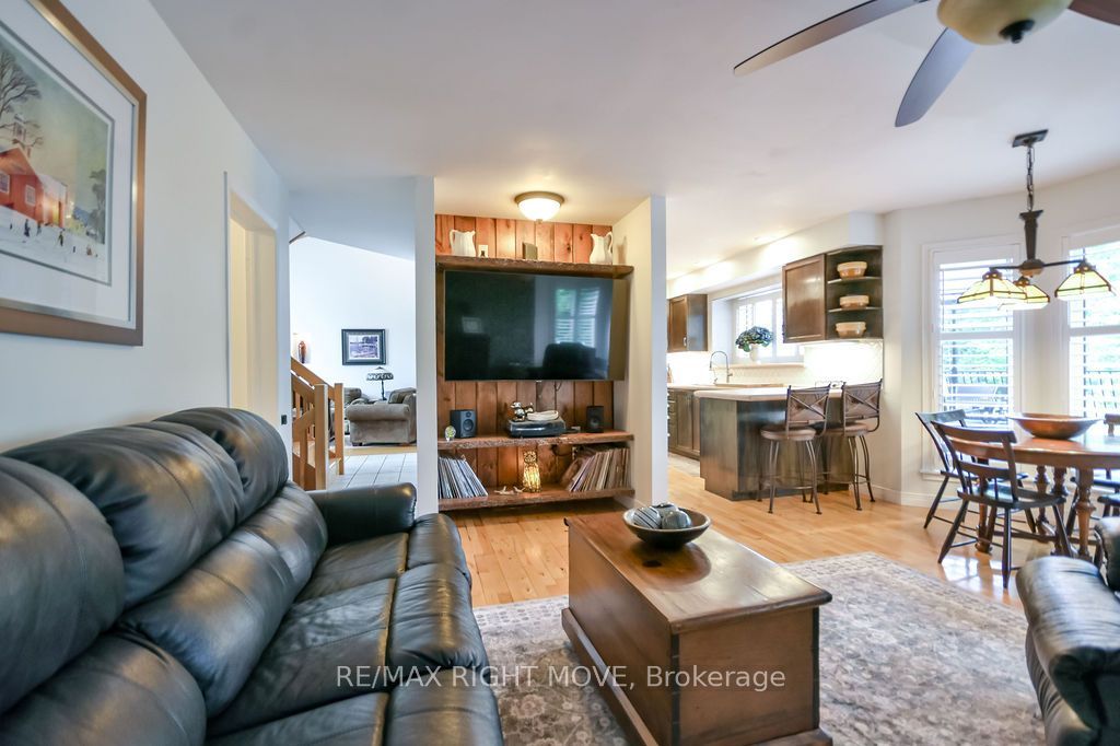 2640 Westshore Crescent Property Photo 17