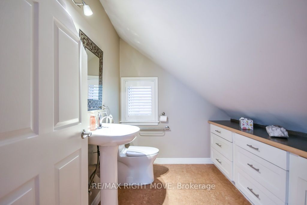 2640 Westshore Crescent Property Photo 22