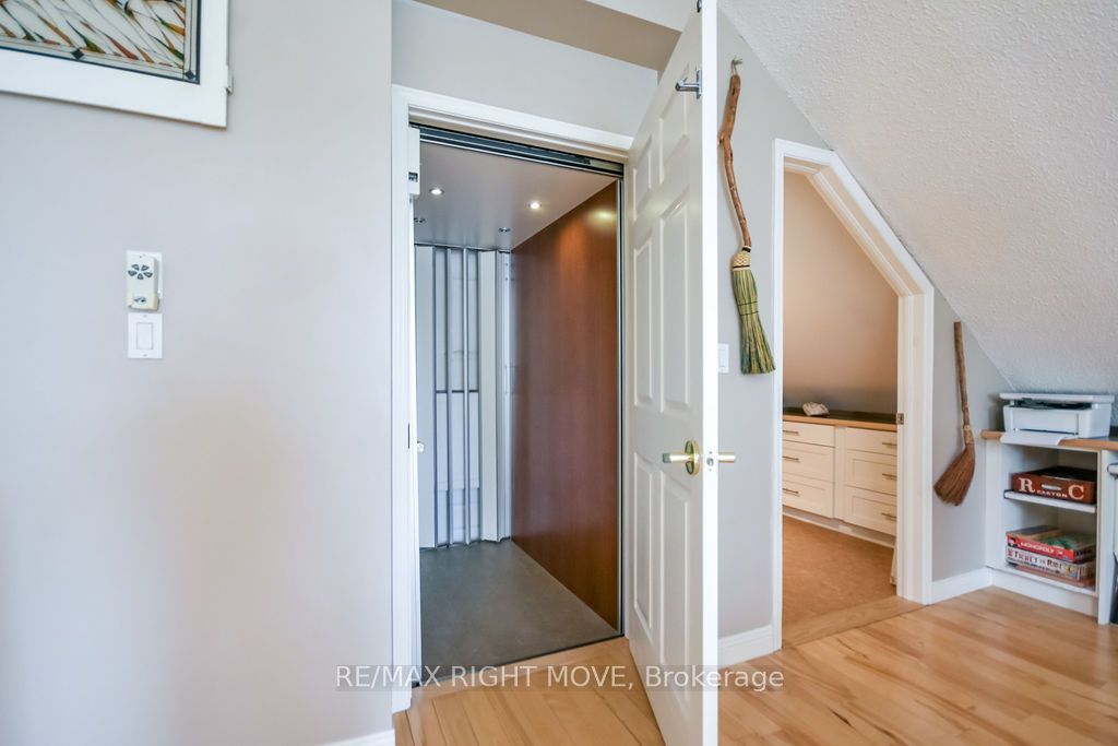 2640 Westshore Crescent Property Photo 23
