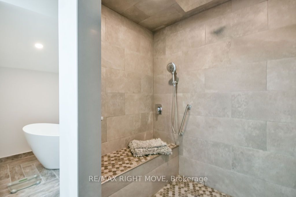 2640 Westshore Crescent Property Photo 29