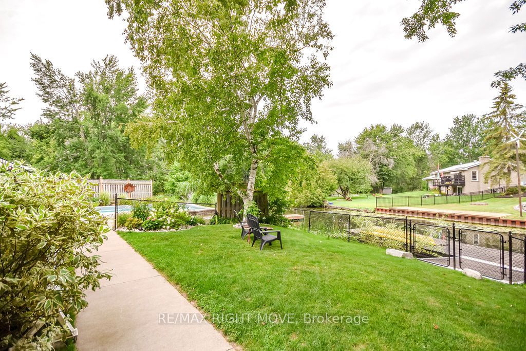 2640 Westshore Crescent Property Photo 45