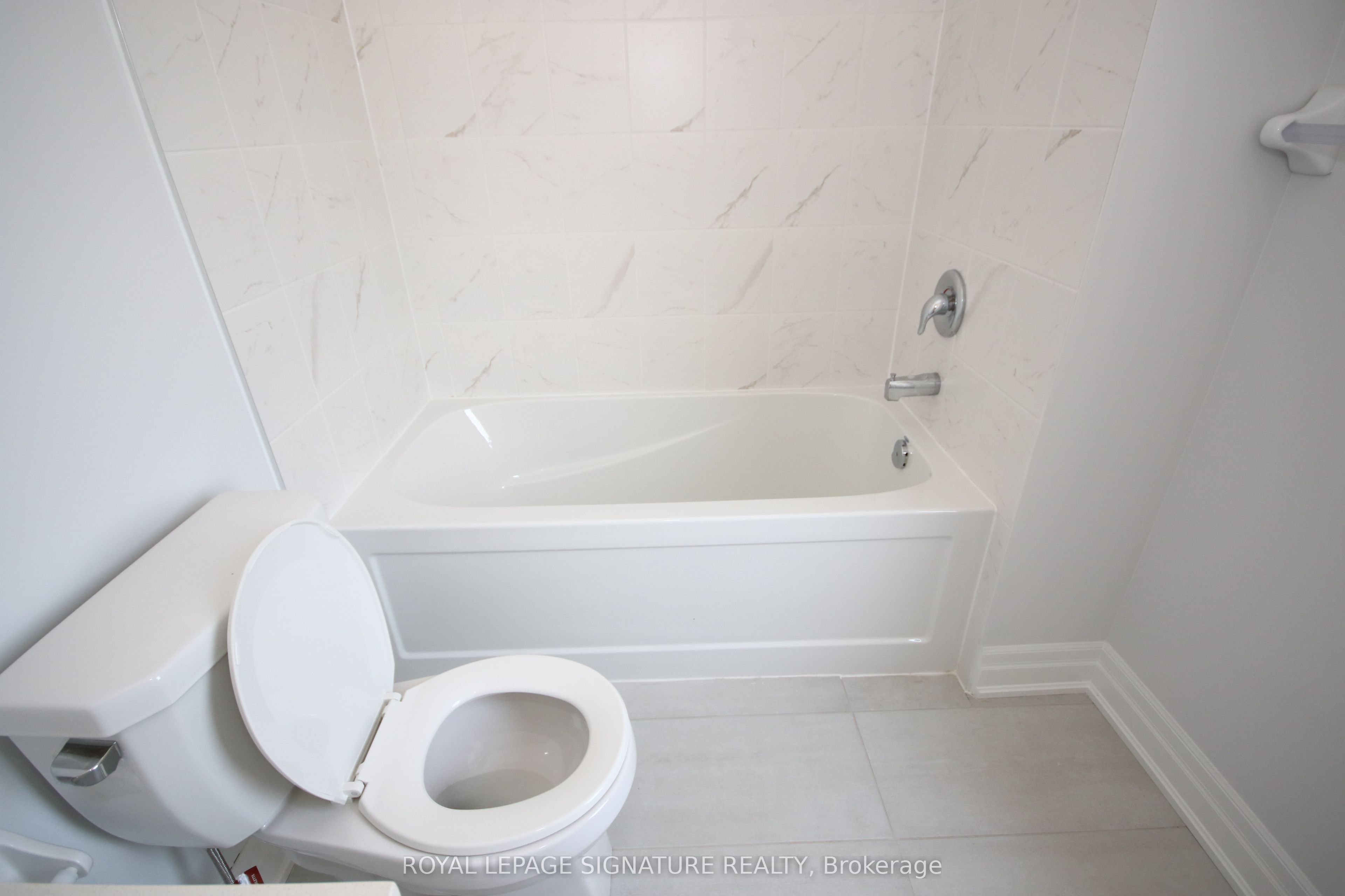 131 Union Boulevard Property Photo 12