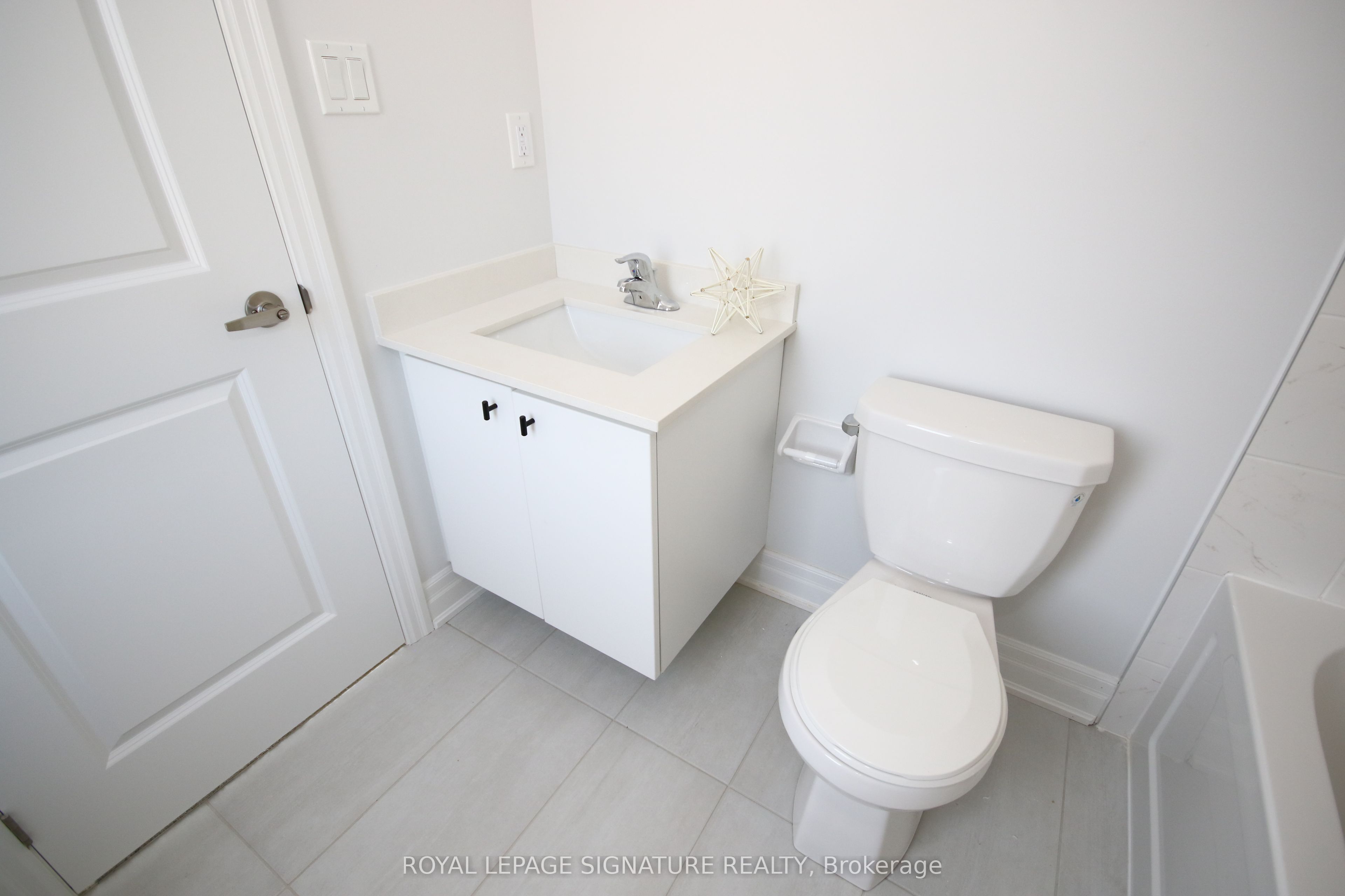 131 Union Boulevard Property Photo 13