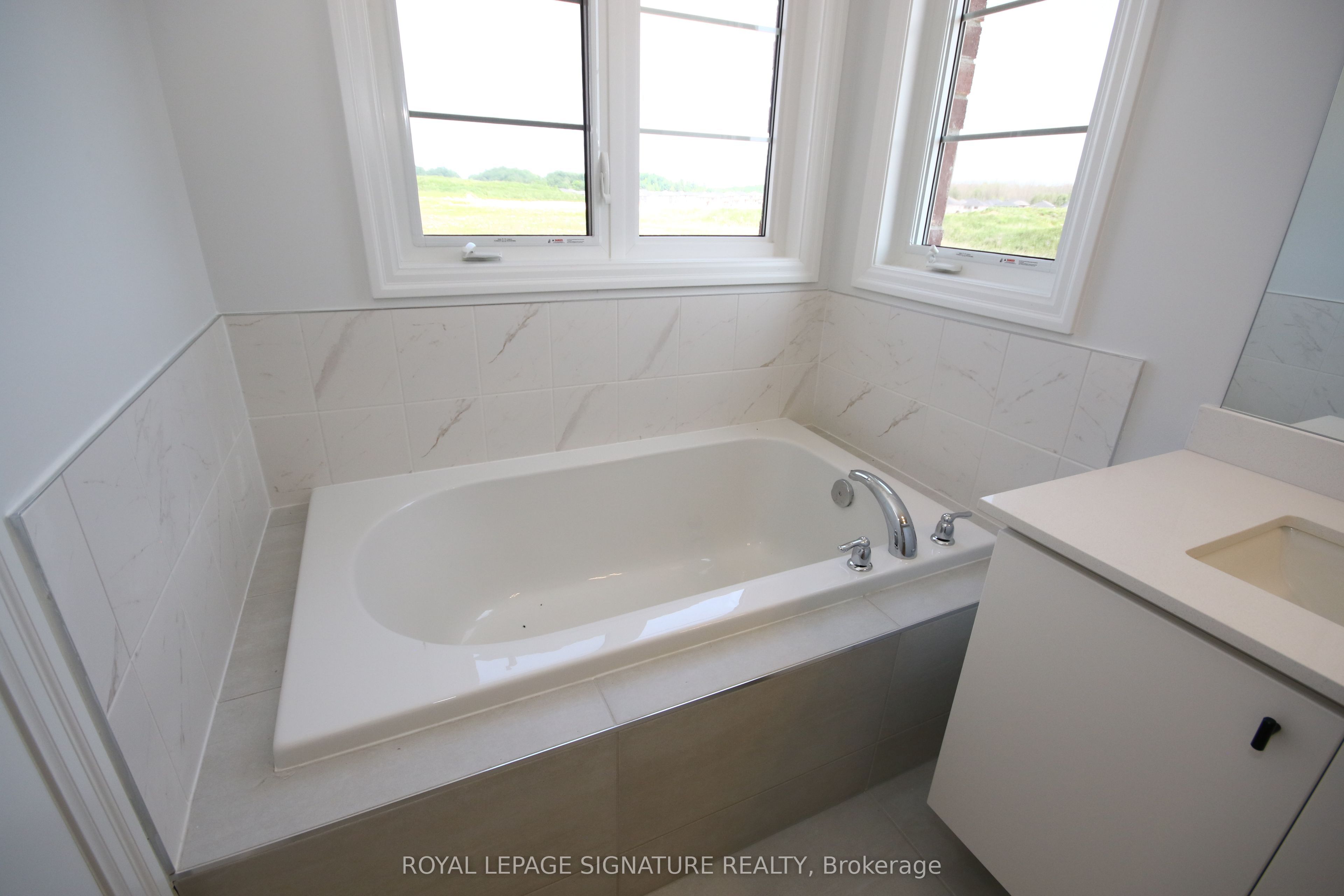131 Union Boulevard Property Photo 23