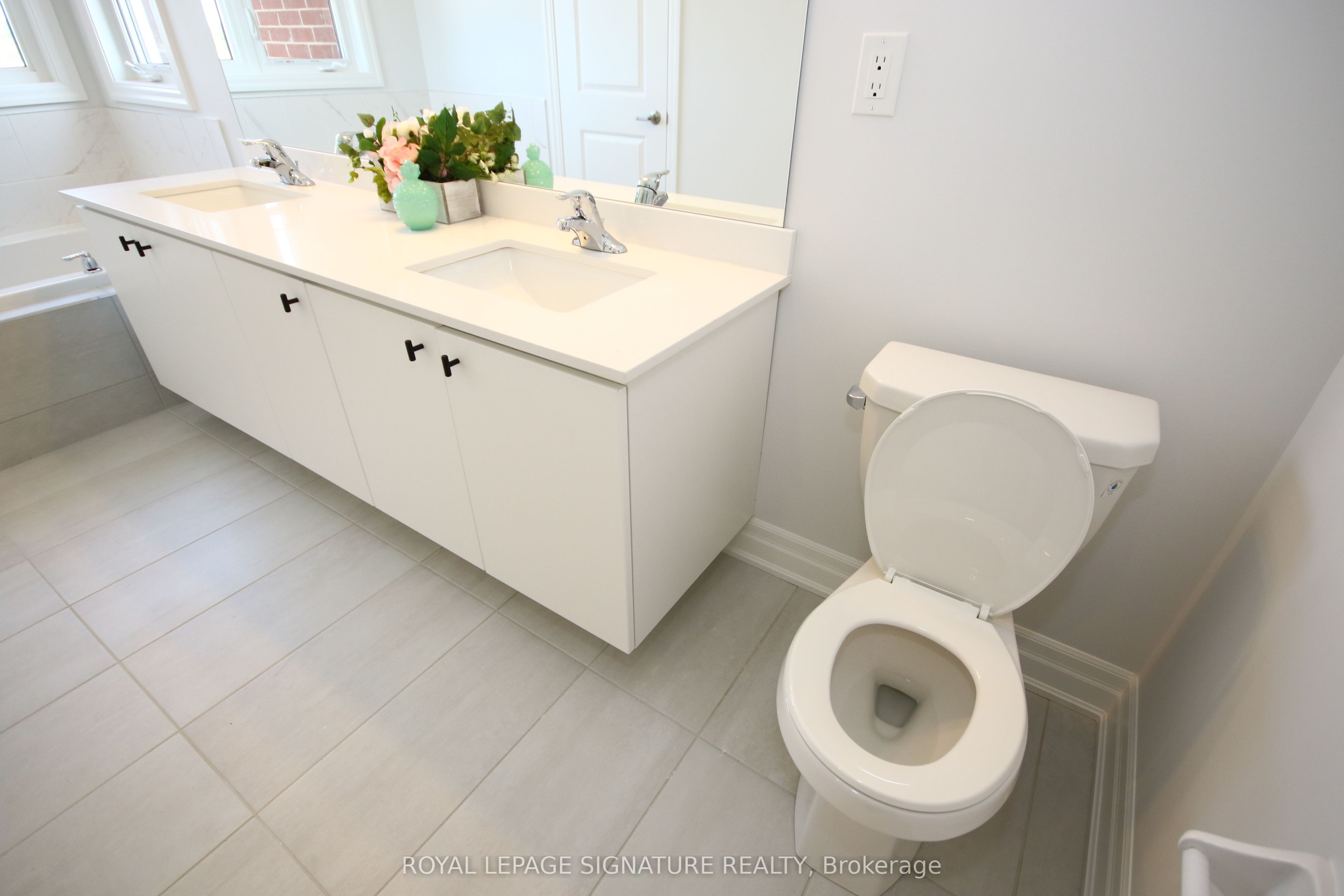 131 Union Boulevard Property Photo 24