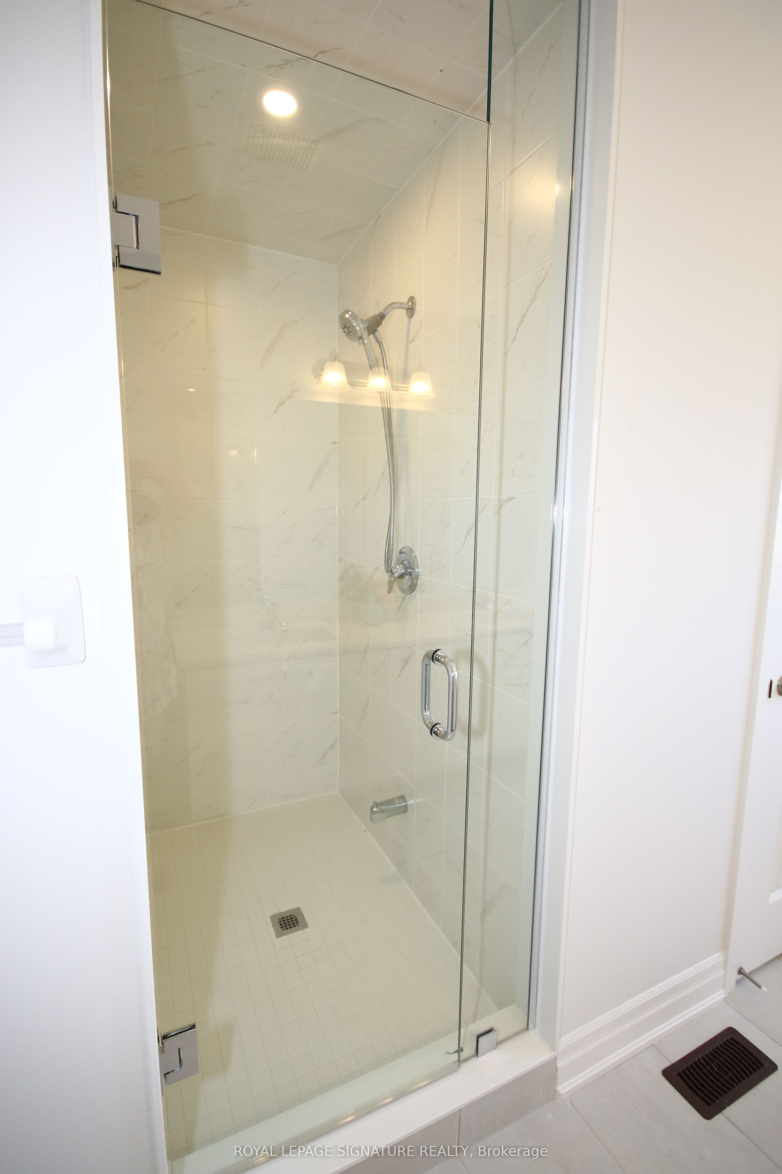 131 Union Boulevard Property Photo 25