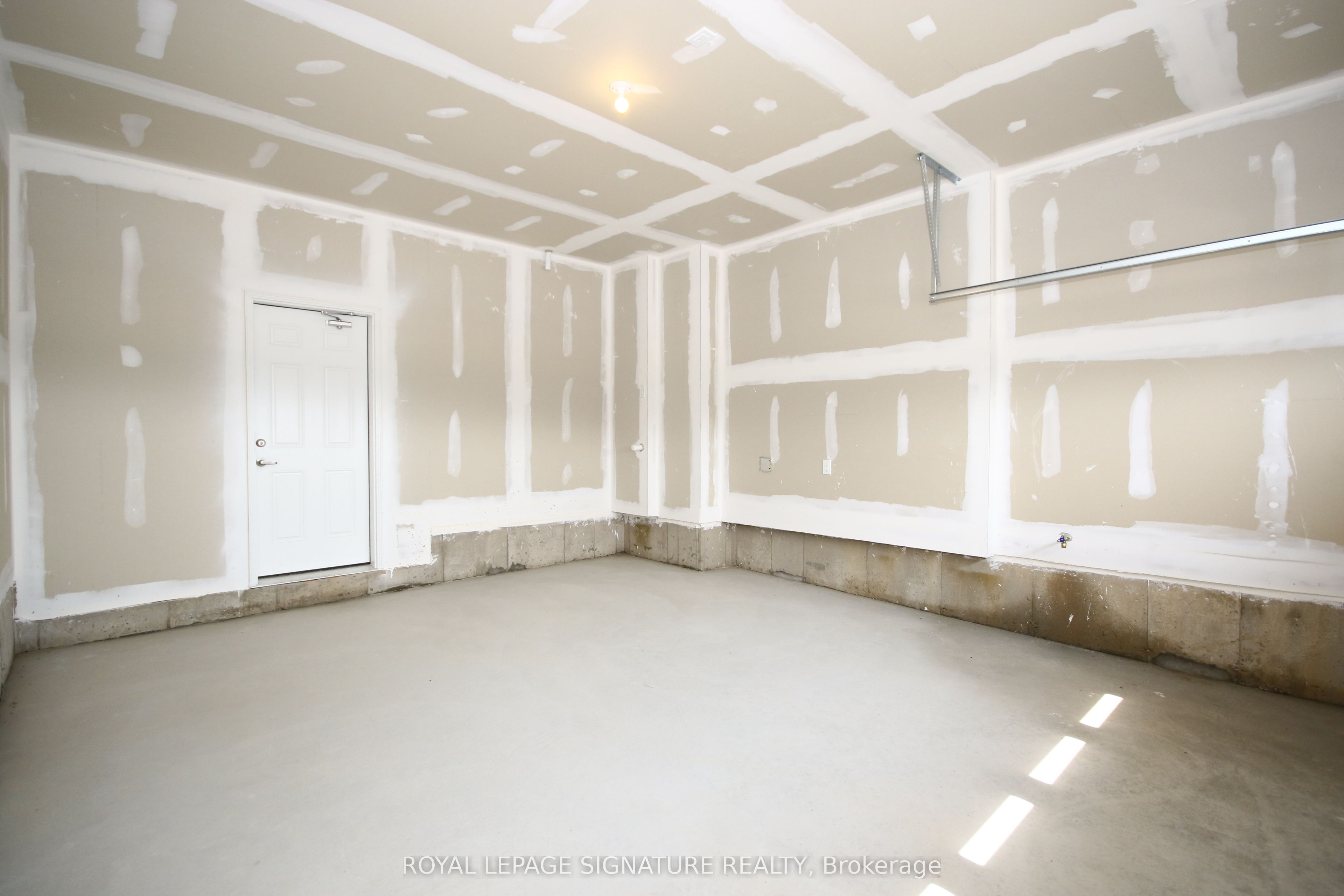 131 Union Boulevard Property Photo 29