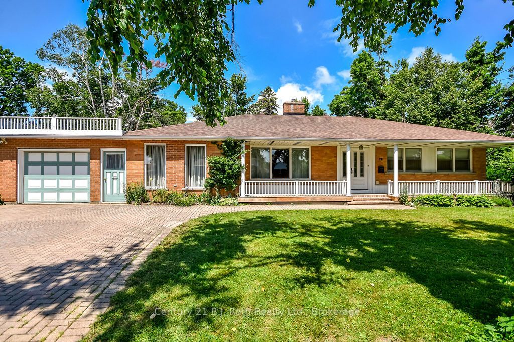 26 Dalton Crescent N Property Photo 1