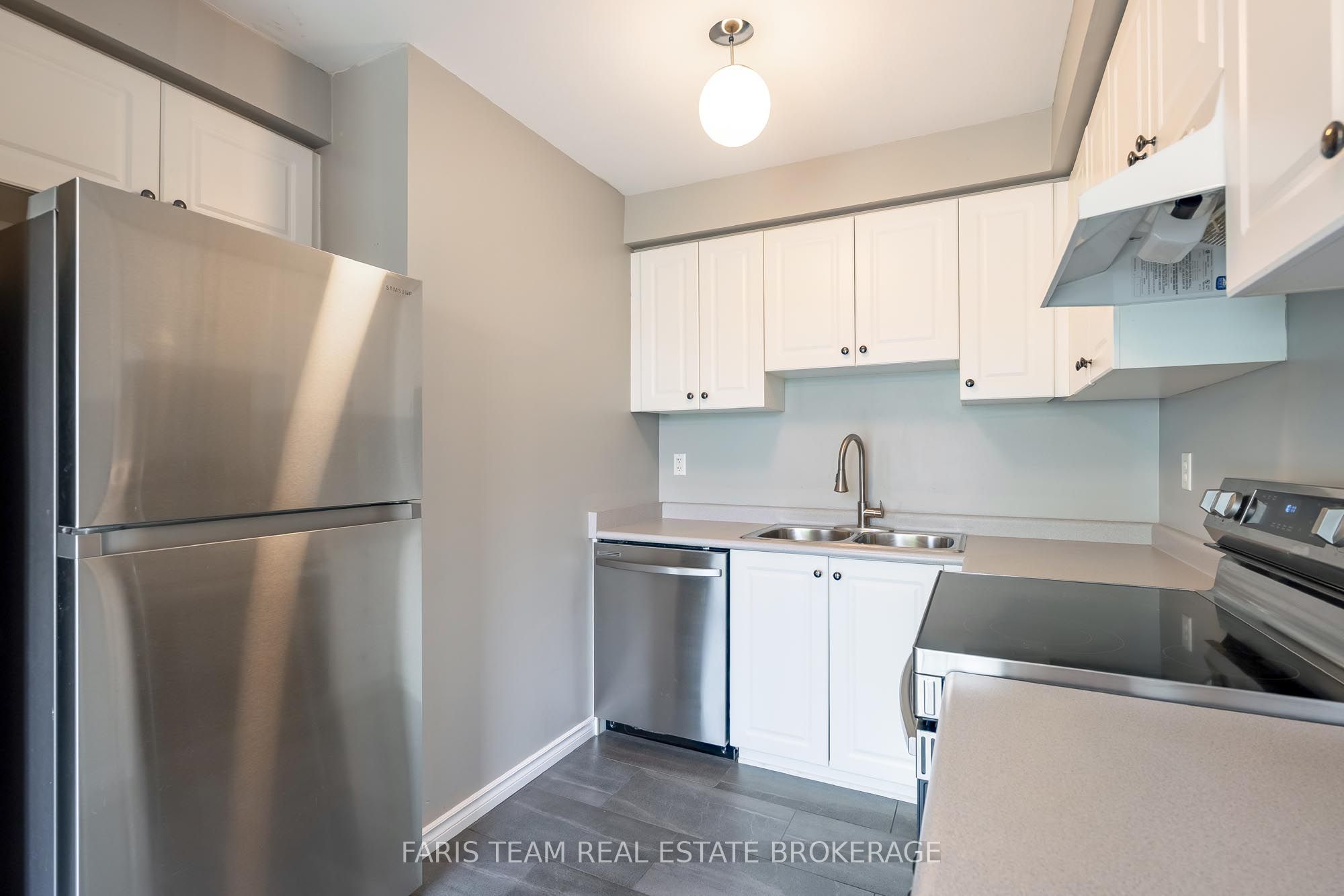 243 Ferndale Drive S 76 Property Photo 4
