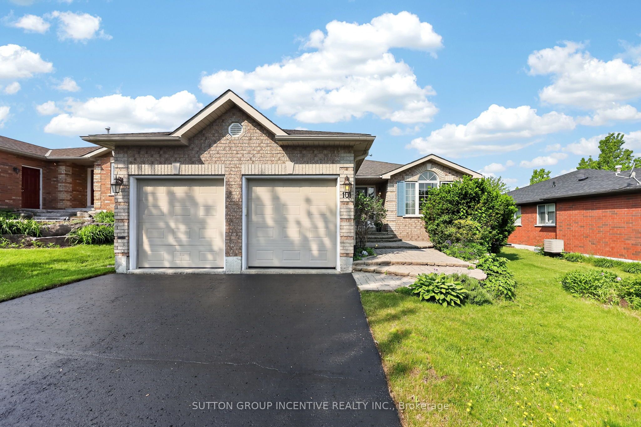 101 Lion's Gate Boulevard Property Photo 1