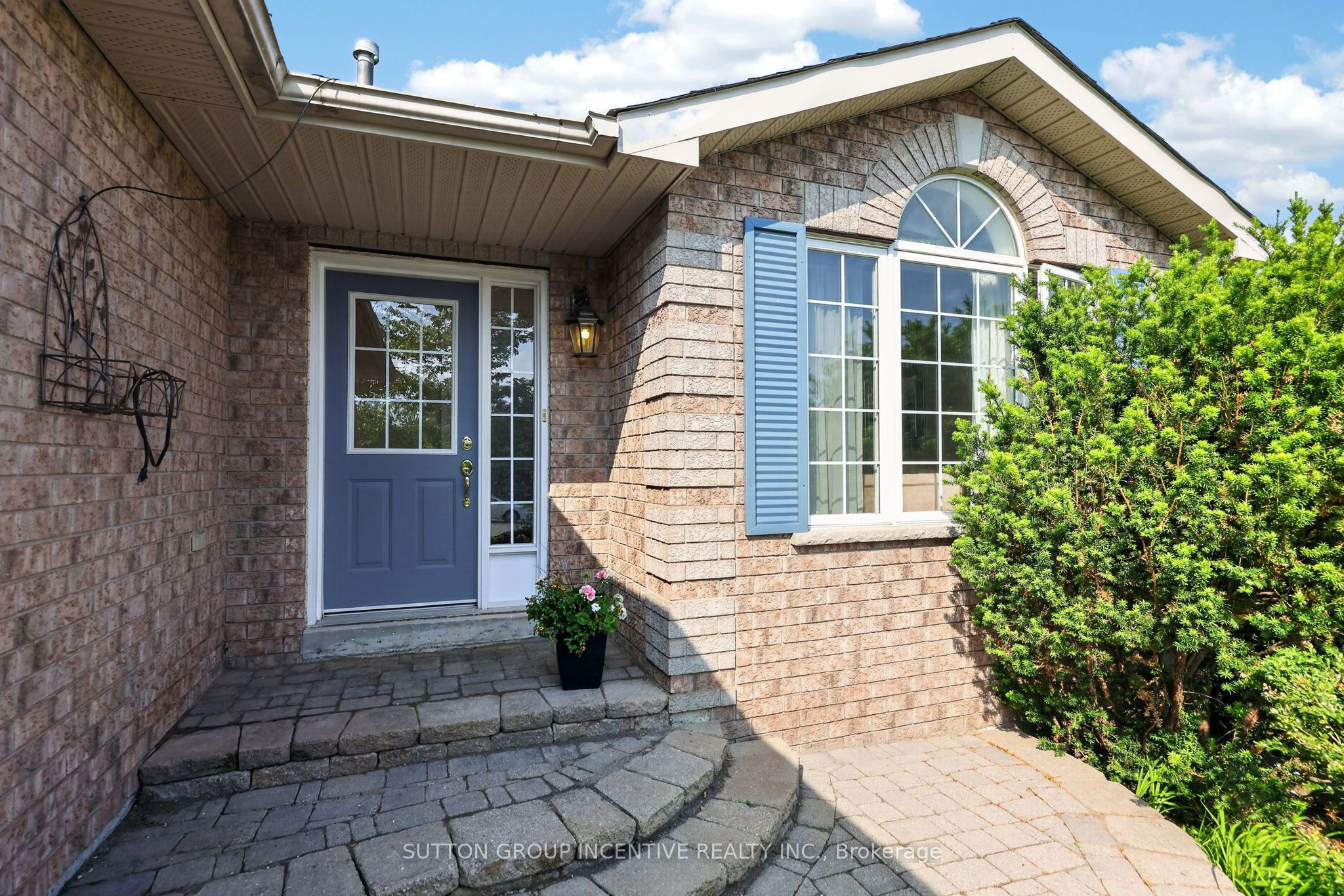 101 Lion's Gate Boulevard Property Photo 3