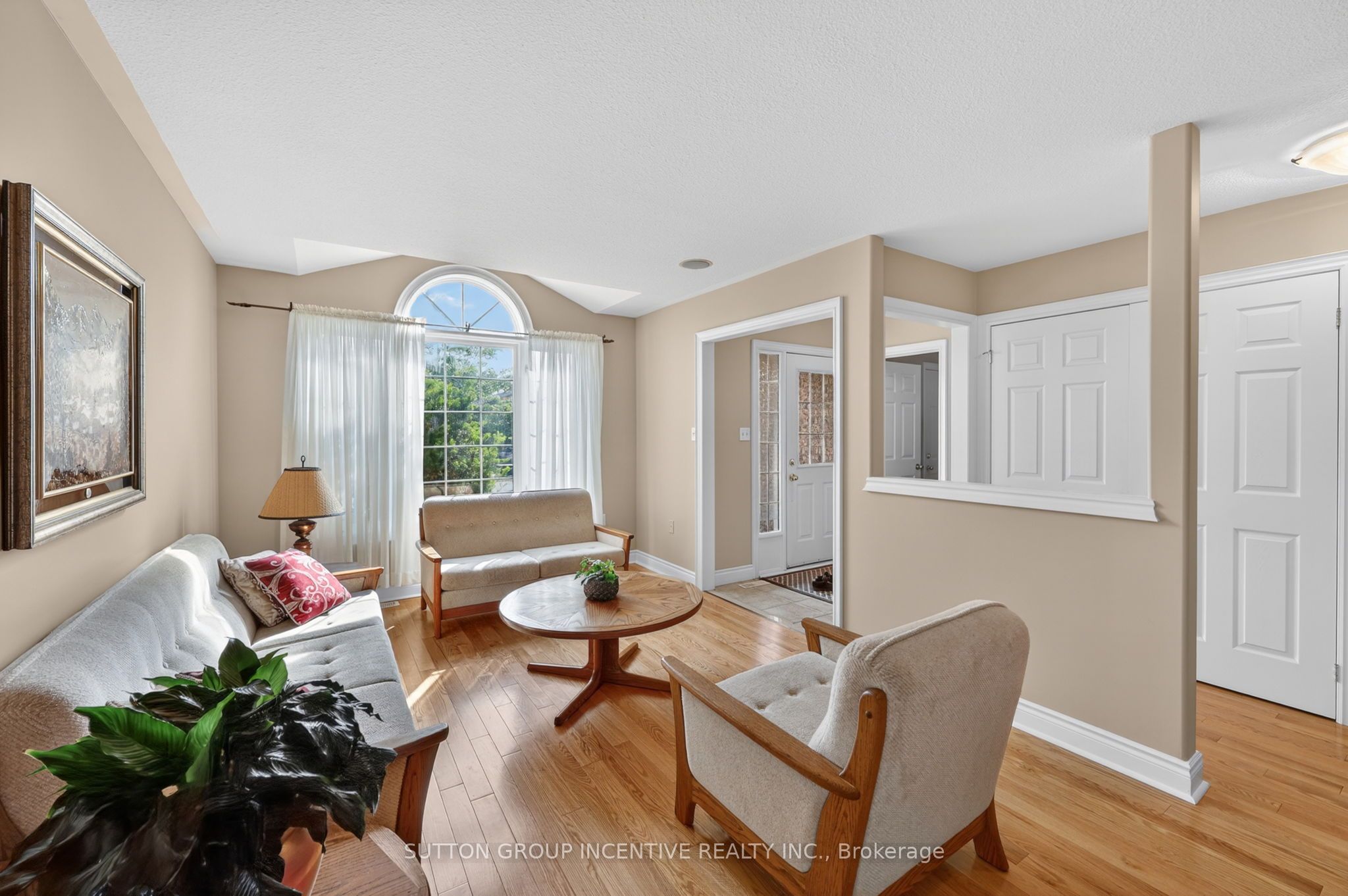 101 Lion's Gate Boulevard Property Photo 4