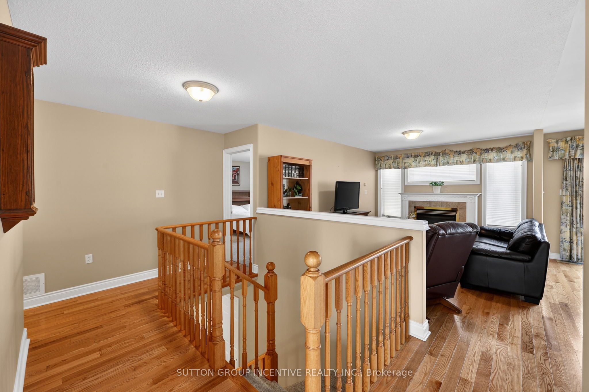 101 Lion's Gate Boulevard Property Photo 9
