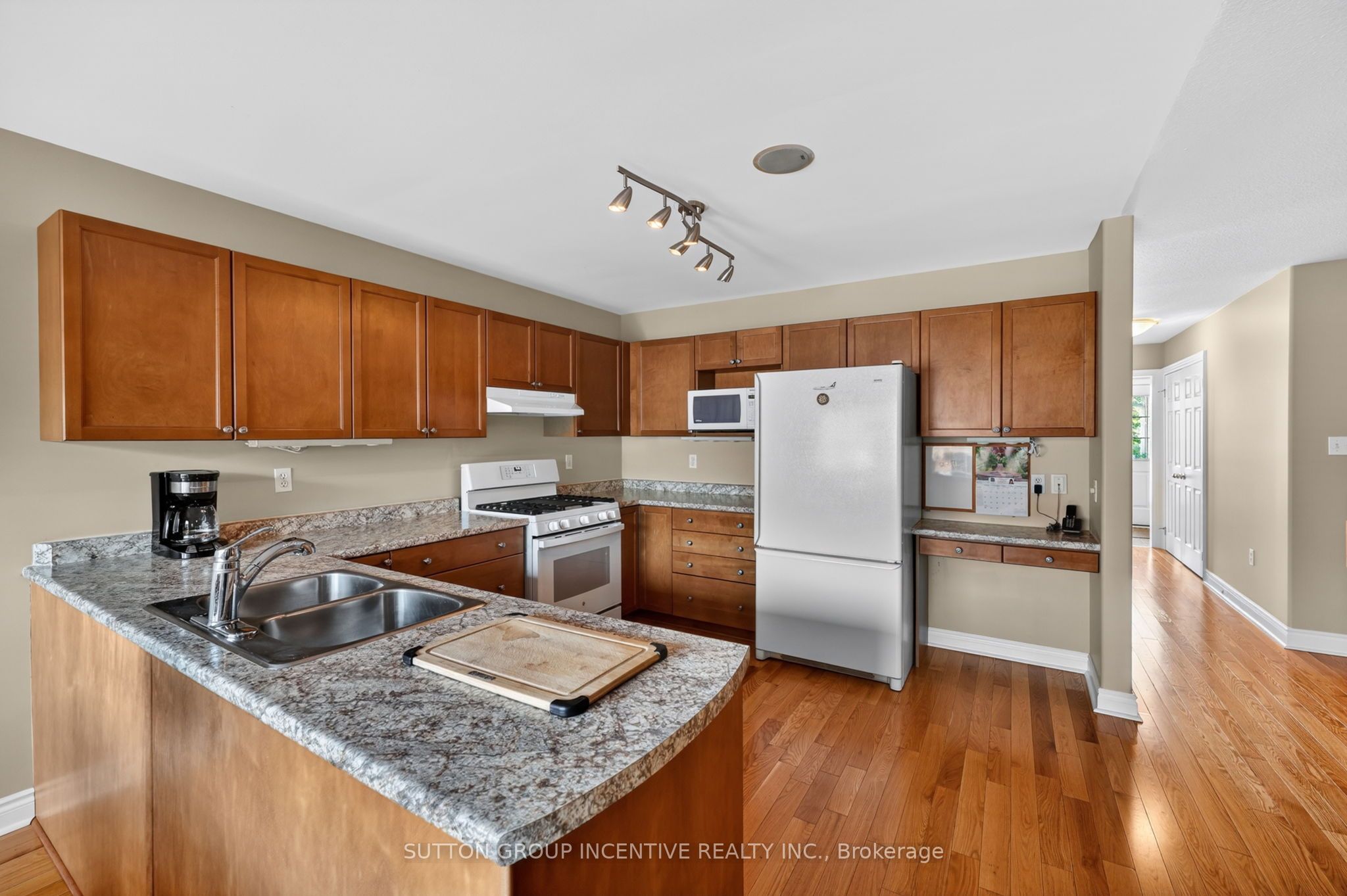 101 Lion's Gate Boulevard Property Photo 14
