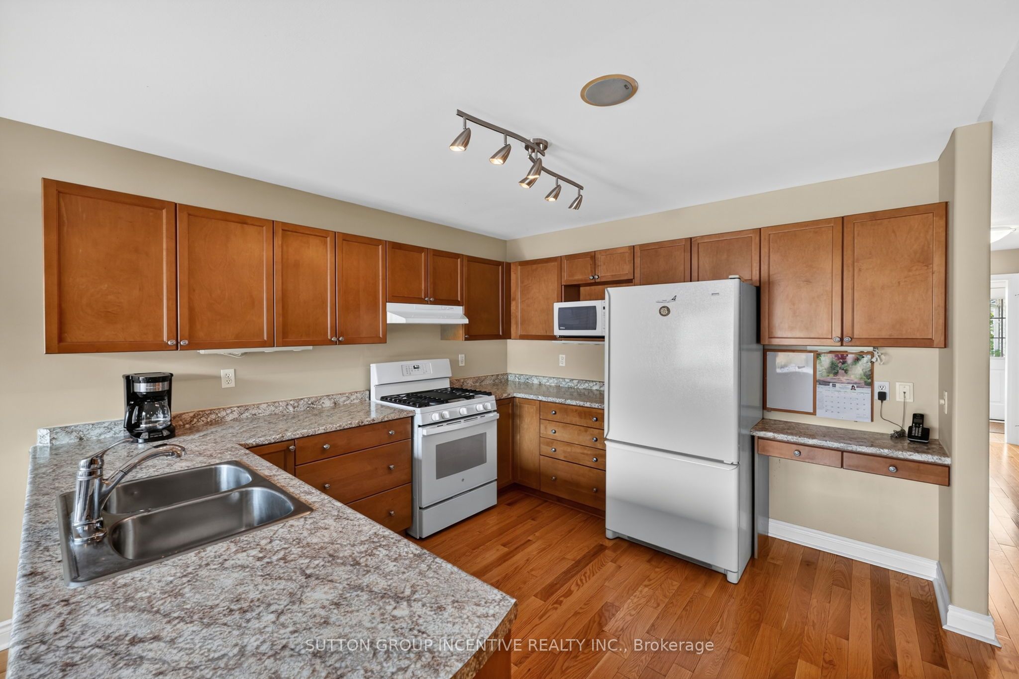 101 Lion's Gate Boulevard Property Photo 15