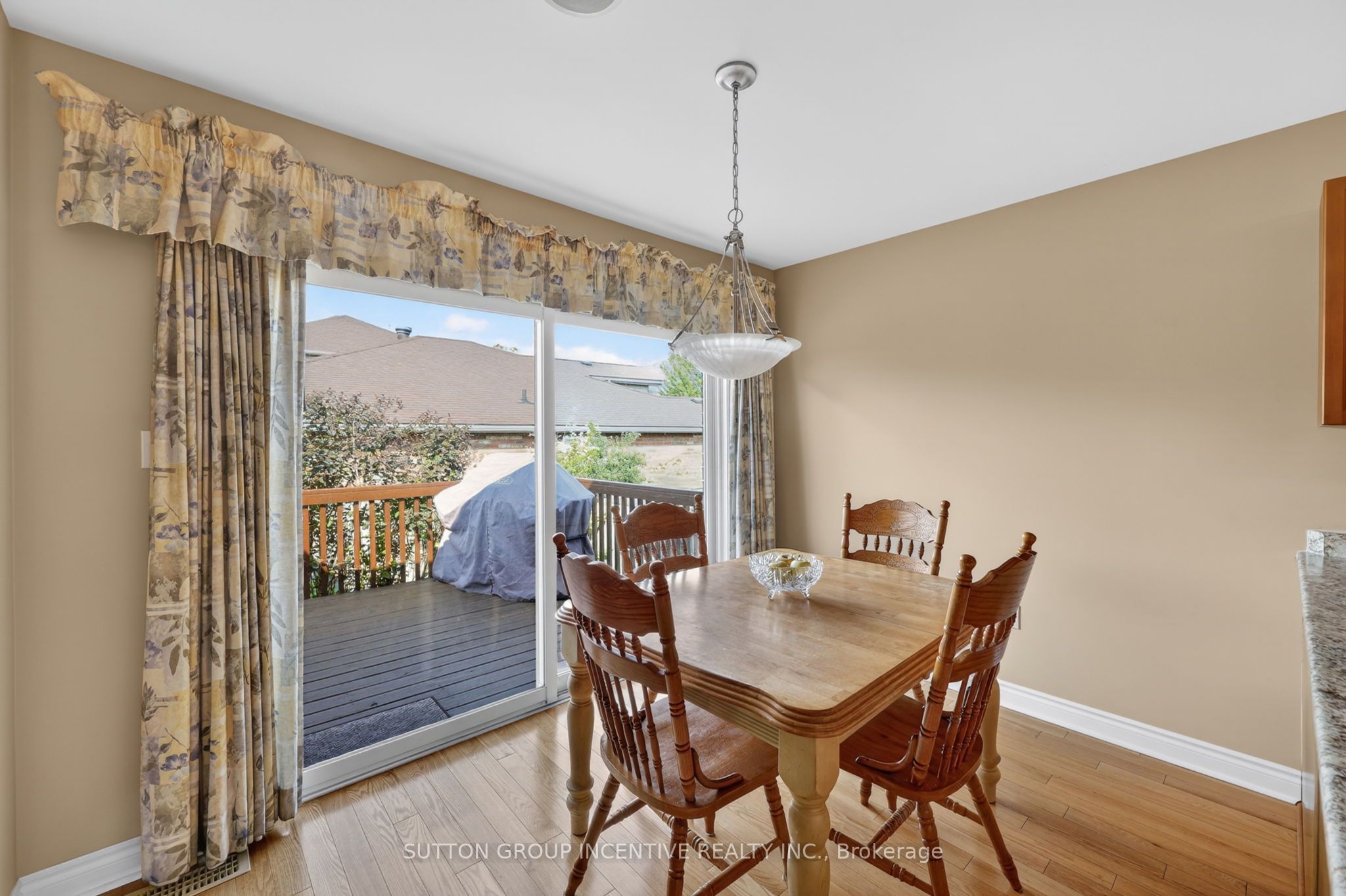 101 Lion's Gate Boulevard Property Photo 16