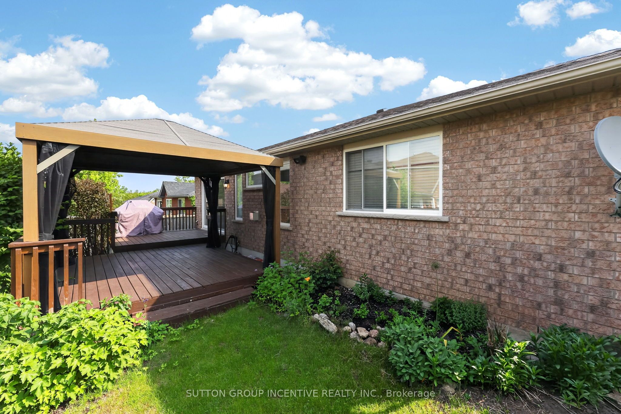 101 Lion's Gate Boulevard Property Photo 18