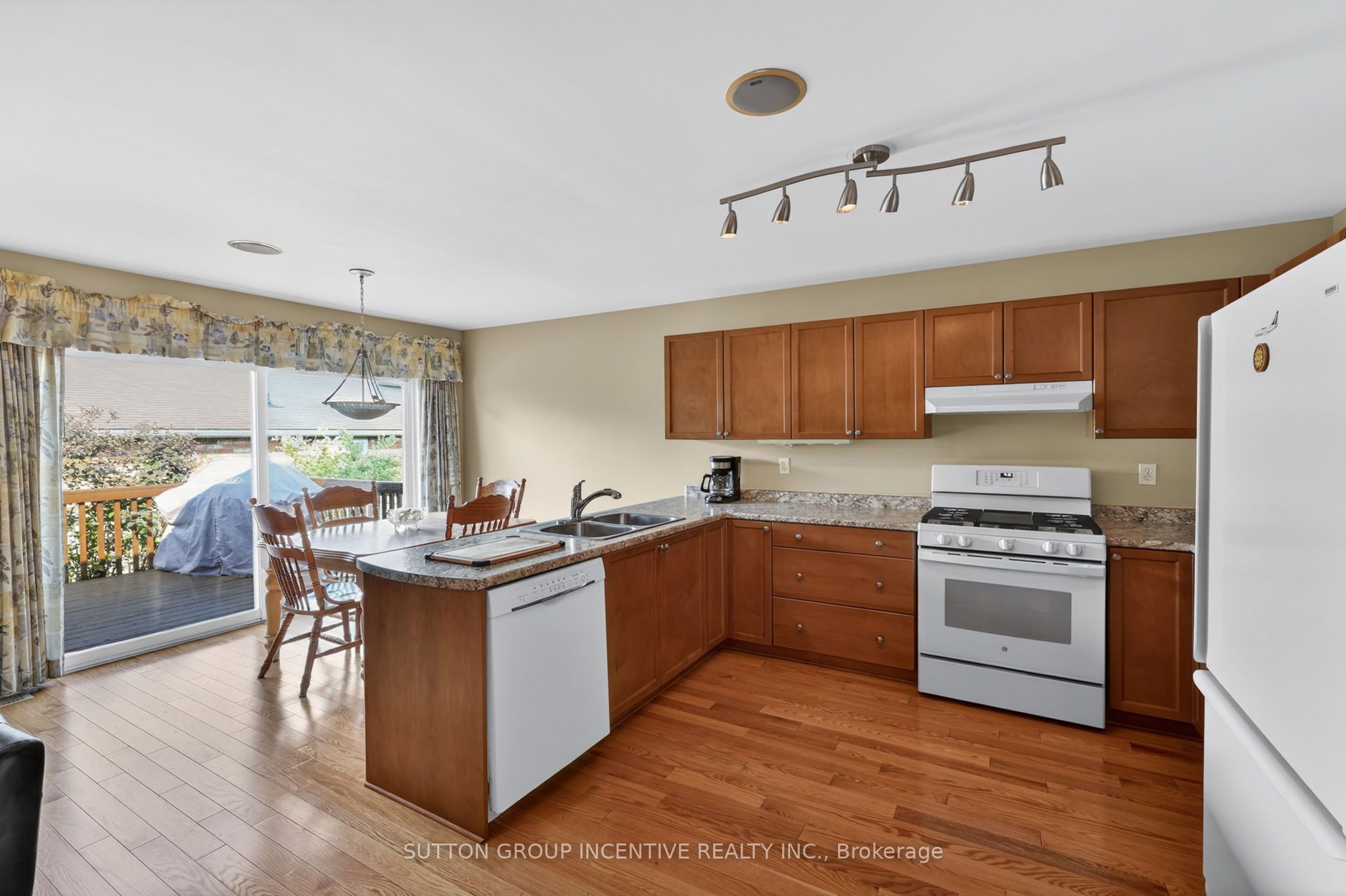 101 Lion's Gate Boulevard Property Photo 19