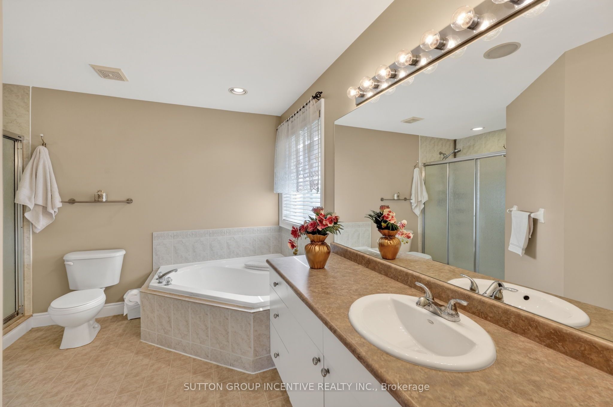 101 Lion's Gate Boulevard Property Photo 23