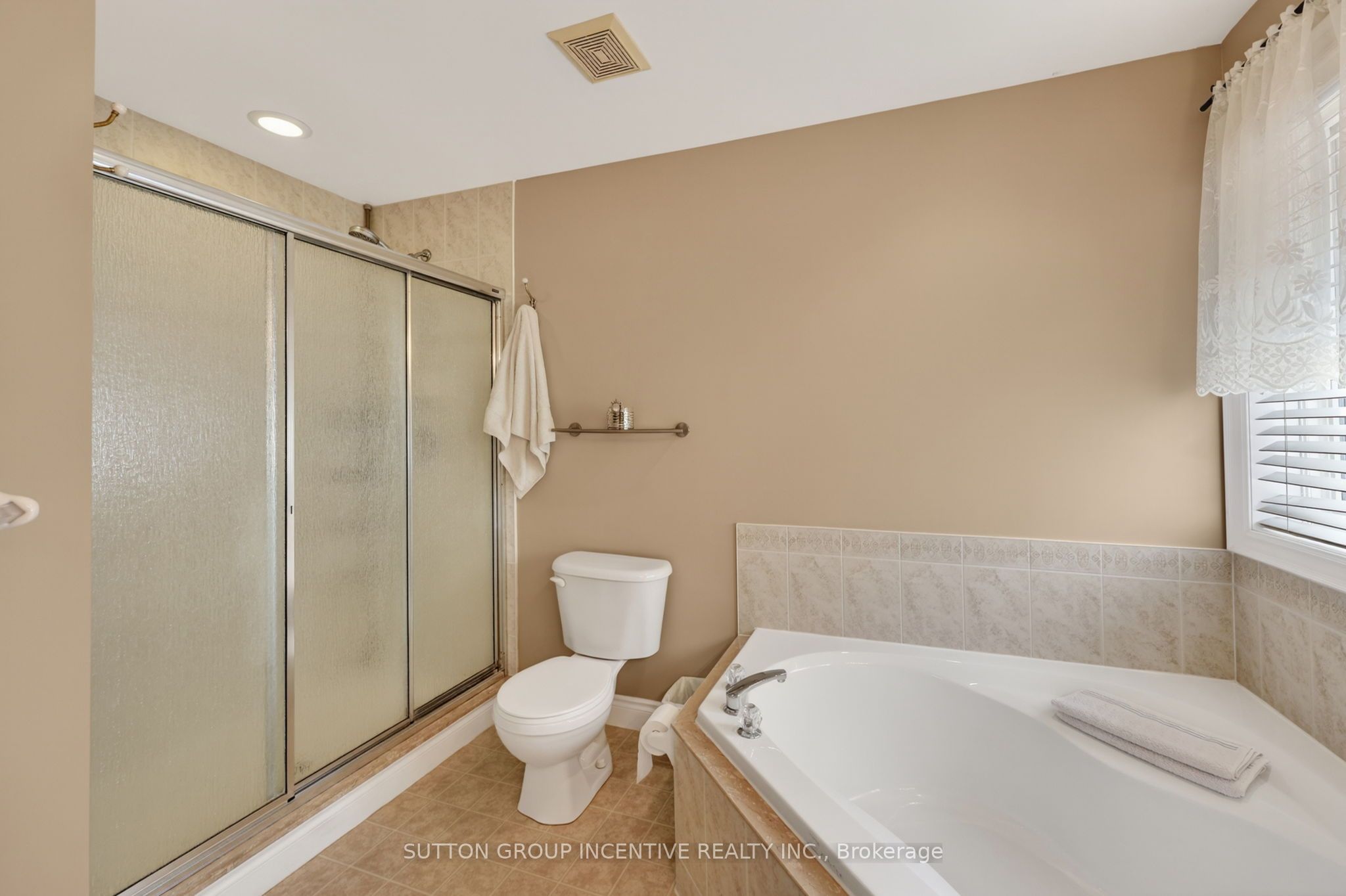 101 Lion's Gate Boulevard Property Photo 24