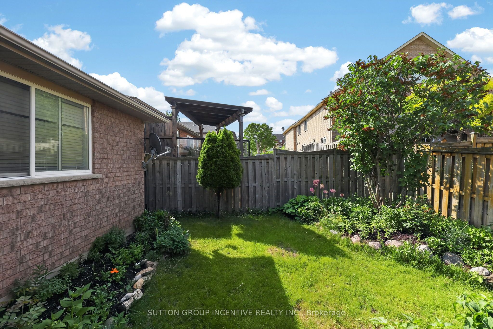 101 Lion's Gate Boulevard Property Photo 39