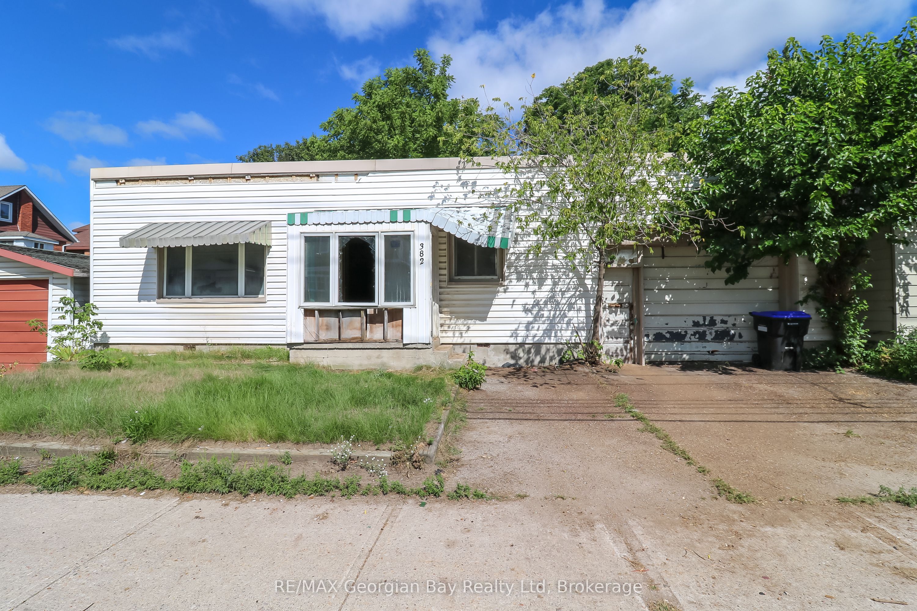 382 Yonge Street Property Photo 1