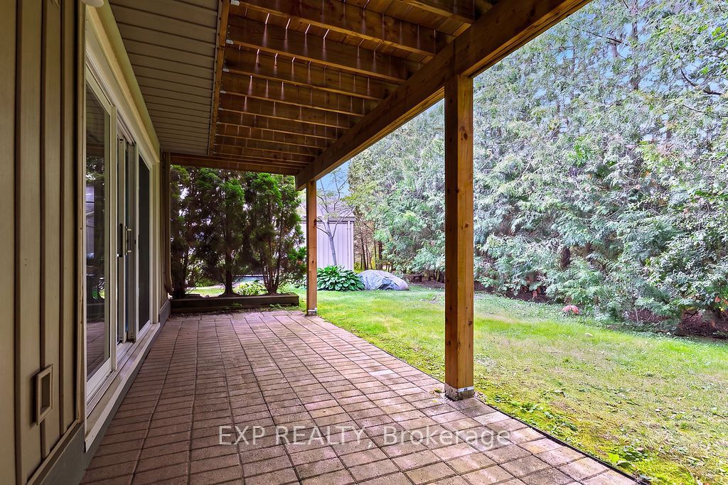 576 Oxbow Crescent 16 Property Photo 10